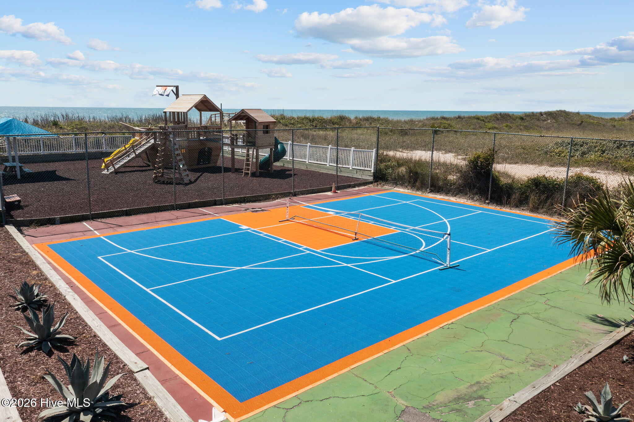 100567274 | Photo 44