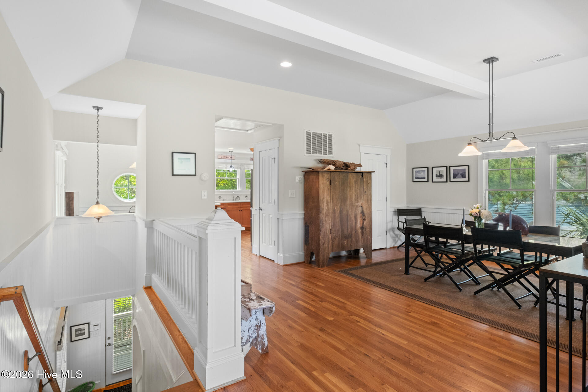 100567866 | Photo 16