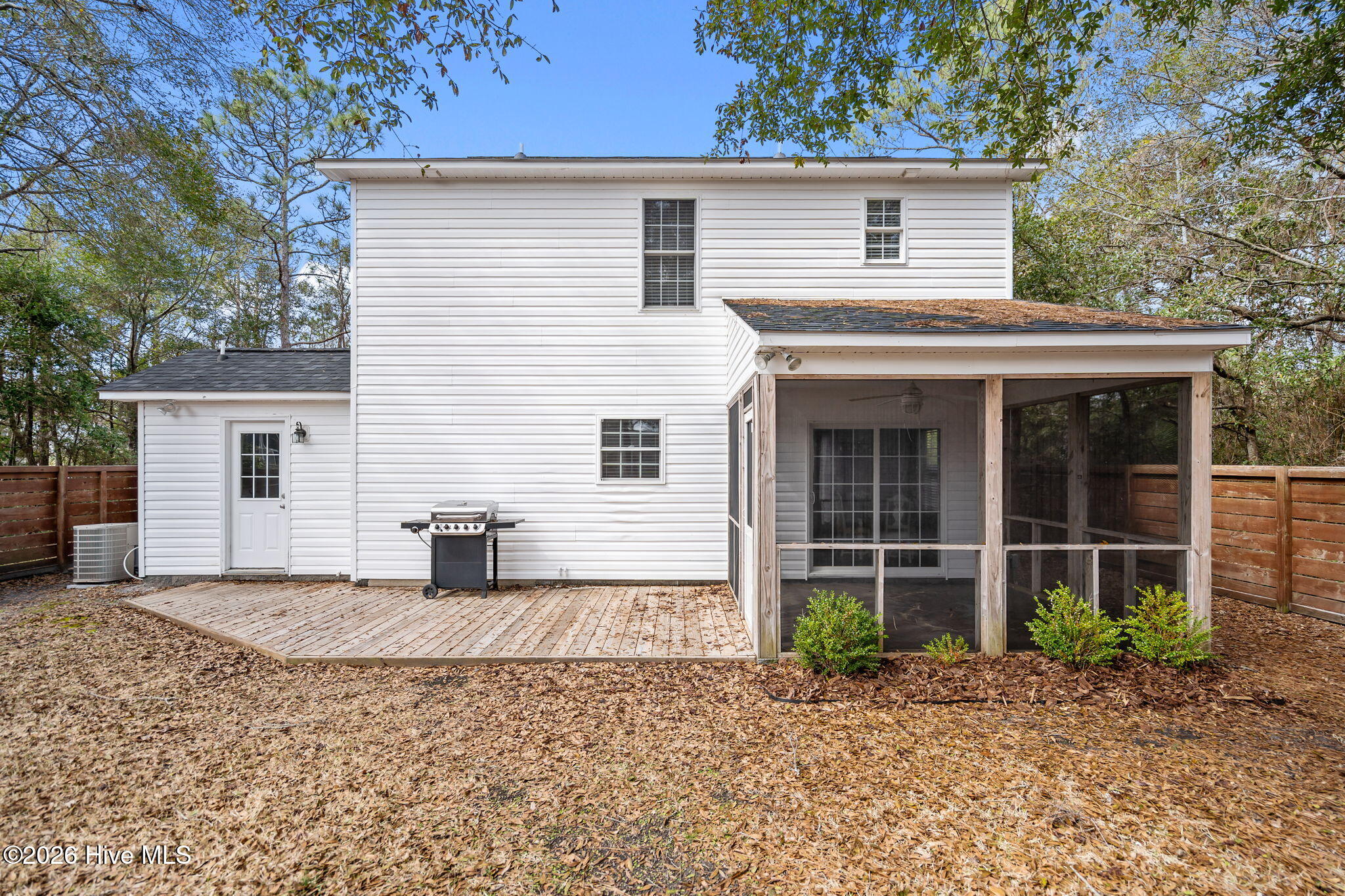 100558103 | Photo 42