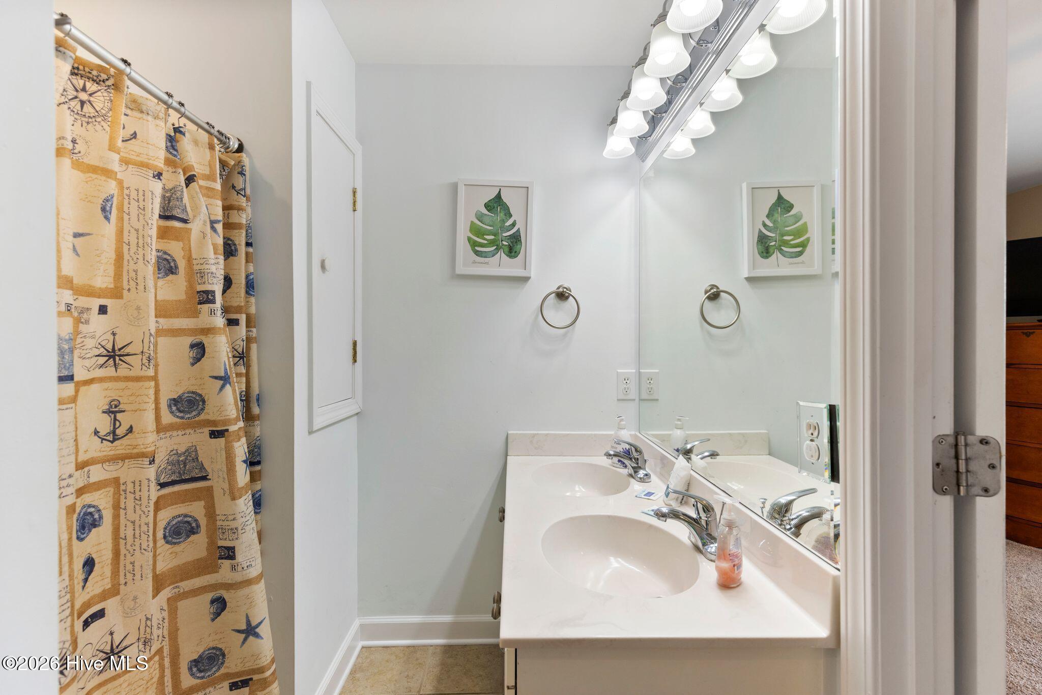 100570292 | Photo 29