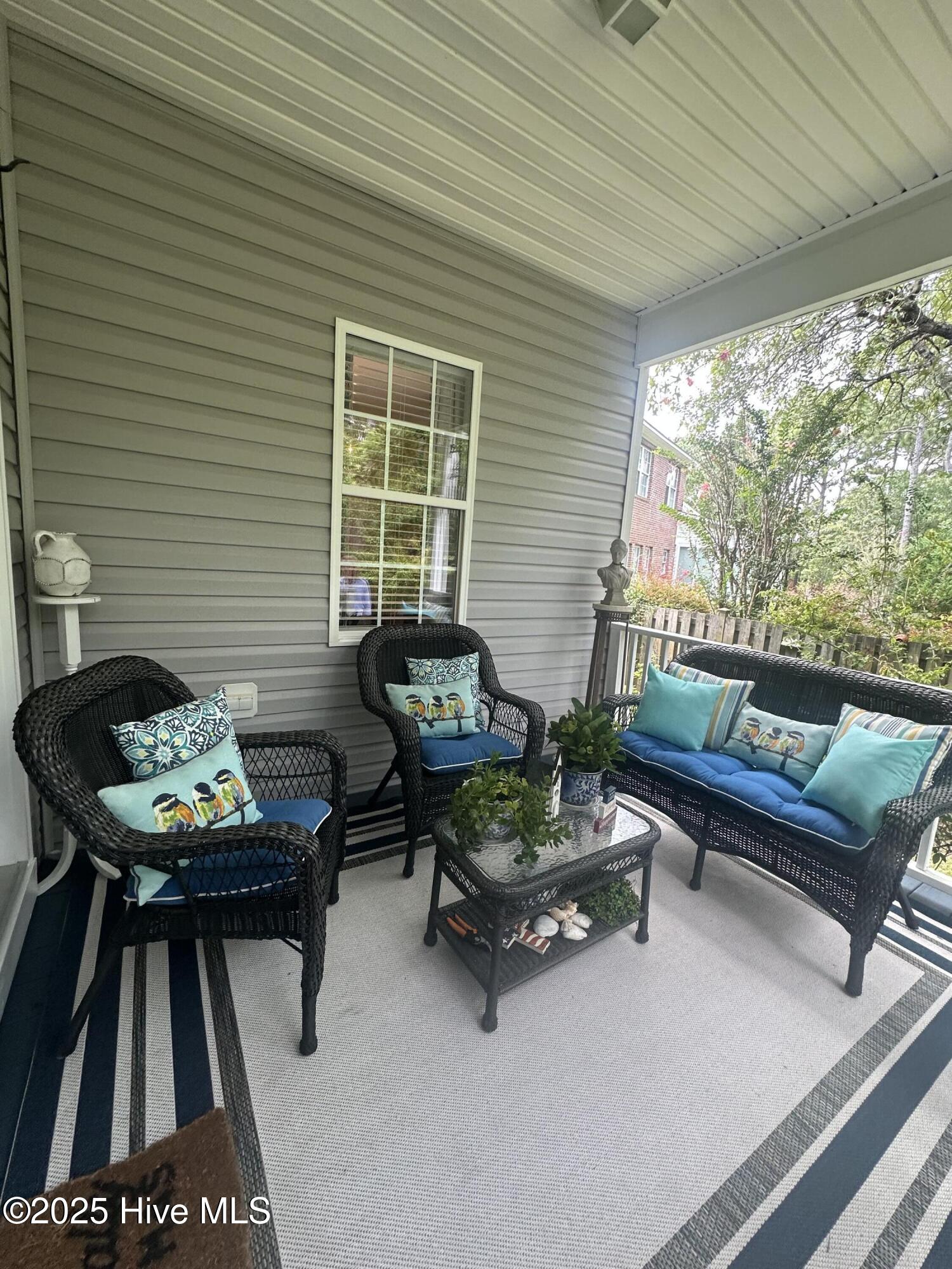 100526280 | Photo 35