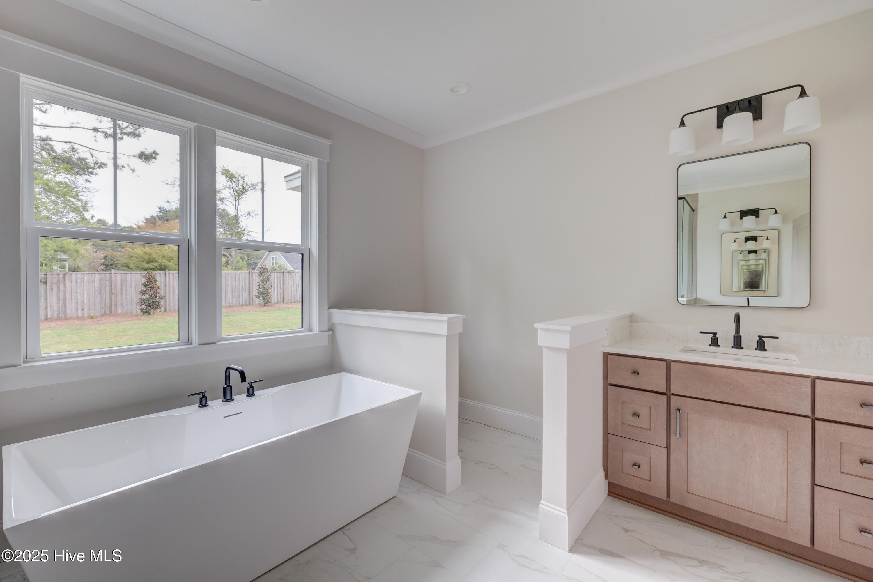 100526920 | Photo 19