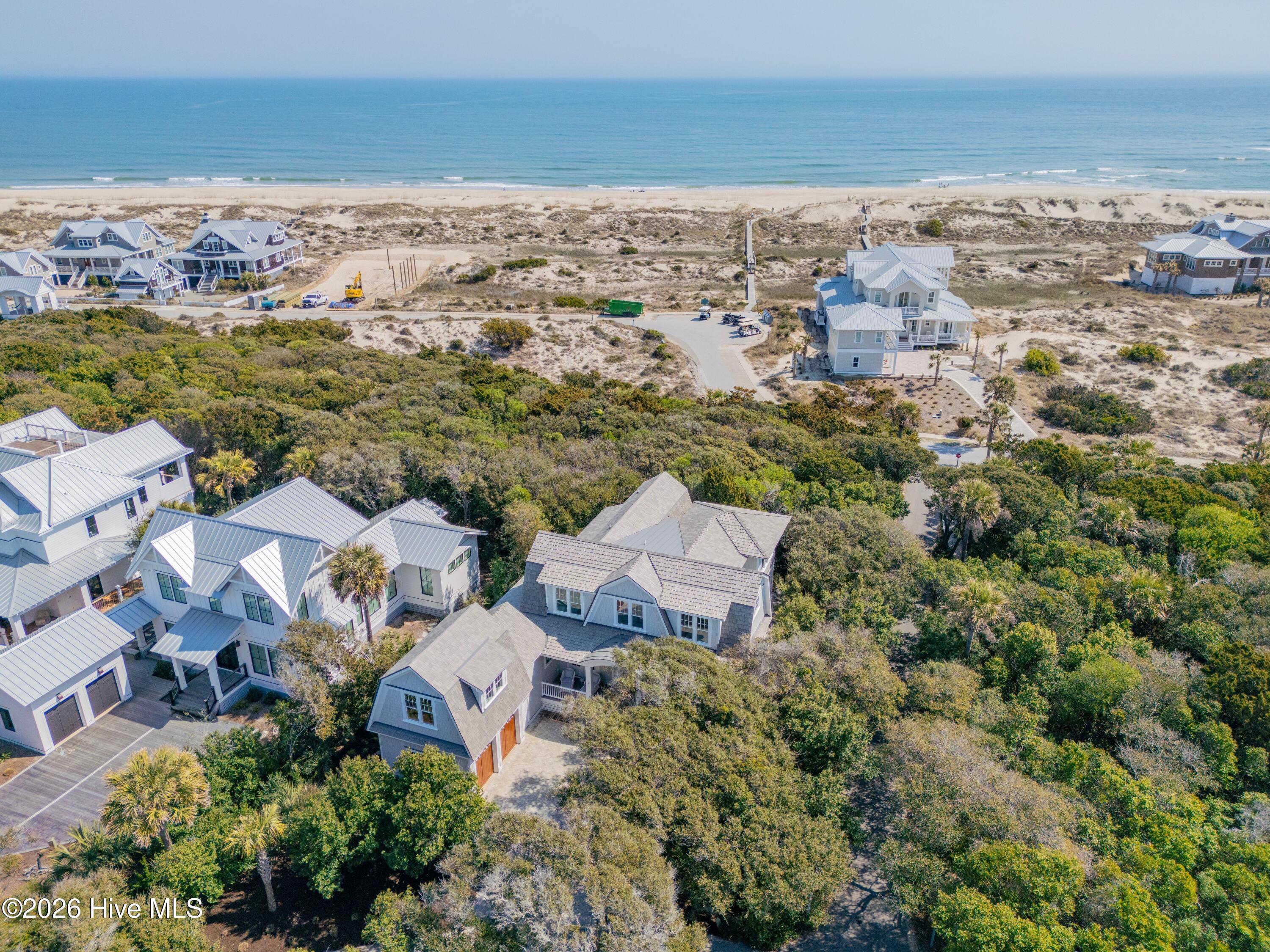 100567930 | Photo 53