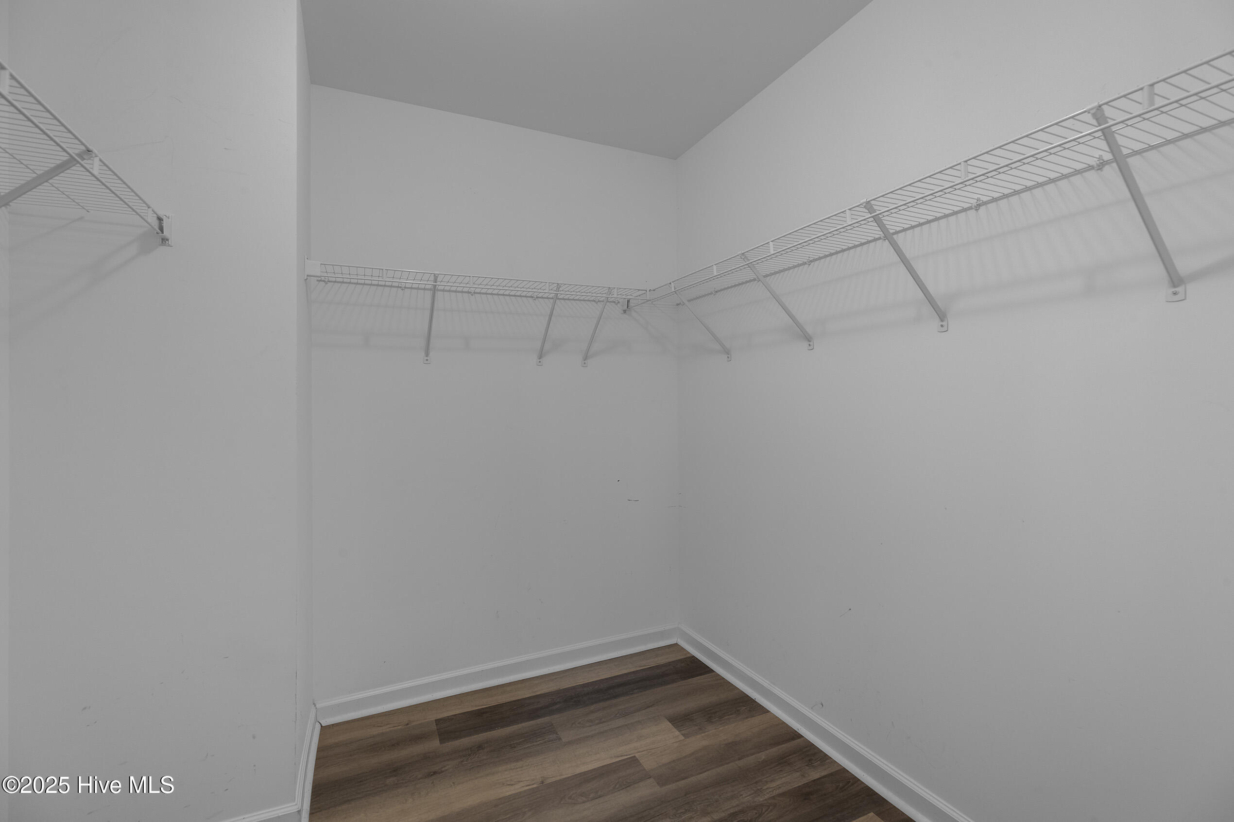 100547149 | Photo 23