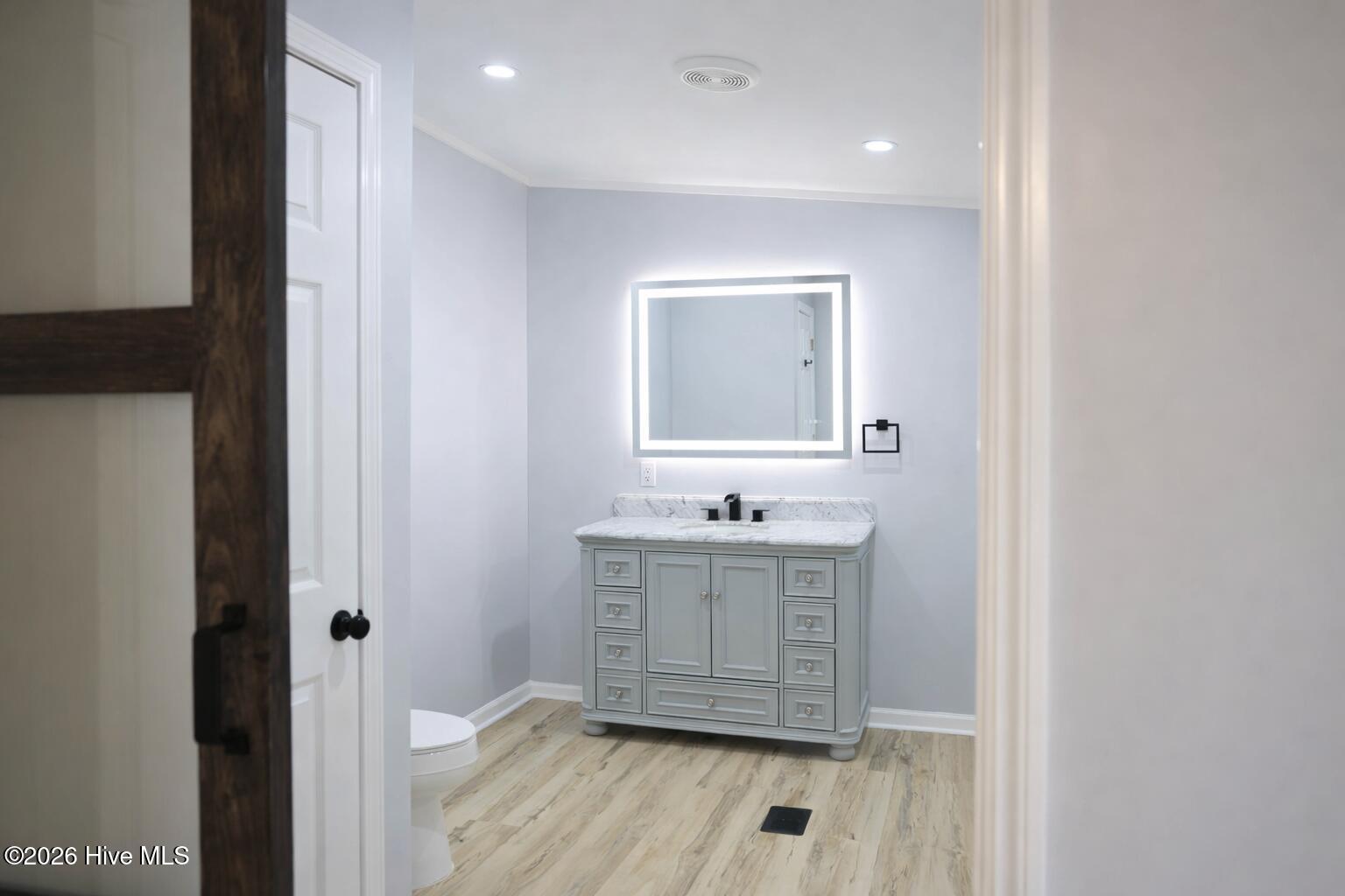 100567859 | Photo 28