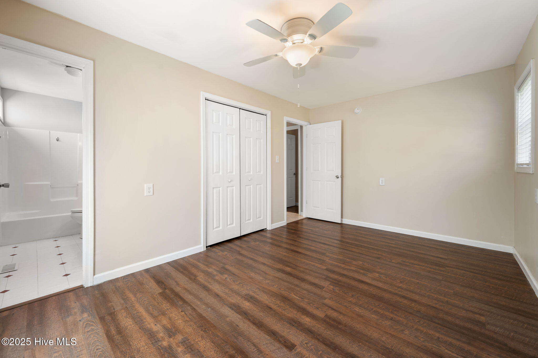 100543210 | Photo 14