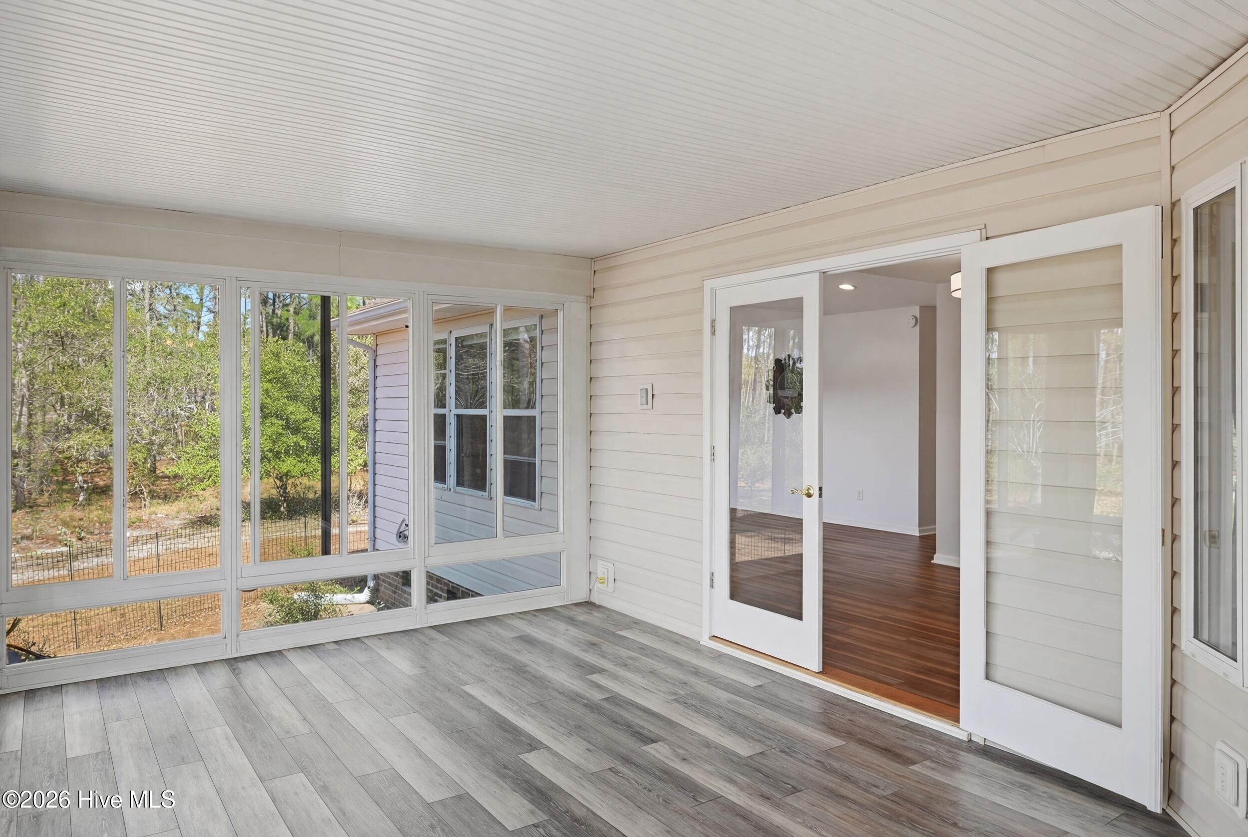 100565699 | Photo 22