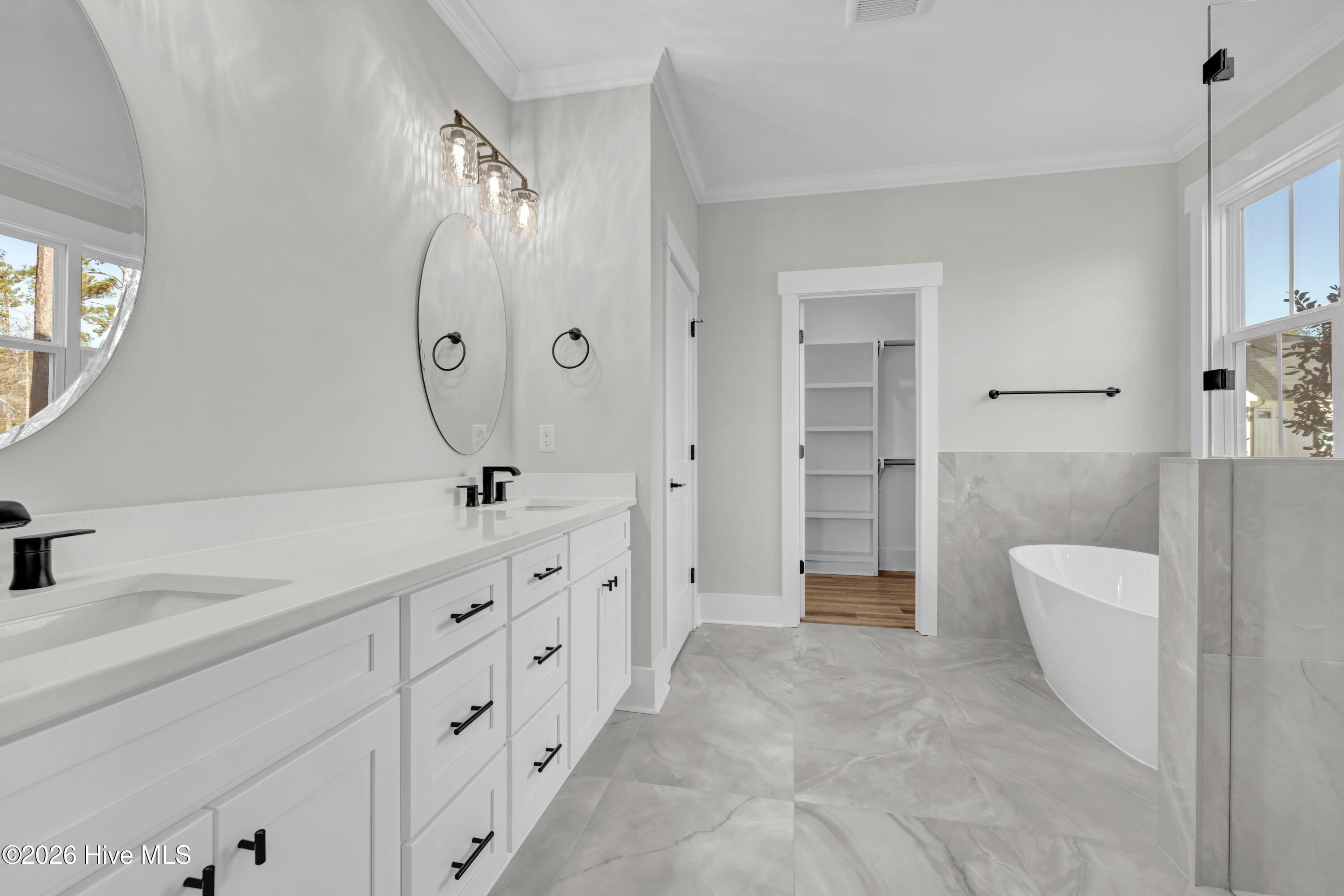 100551987 | Photo 22