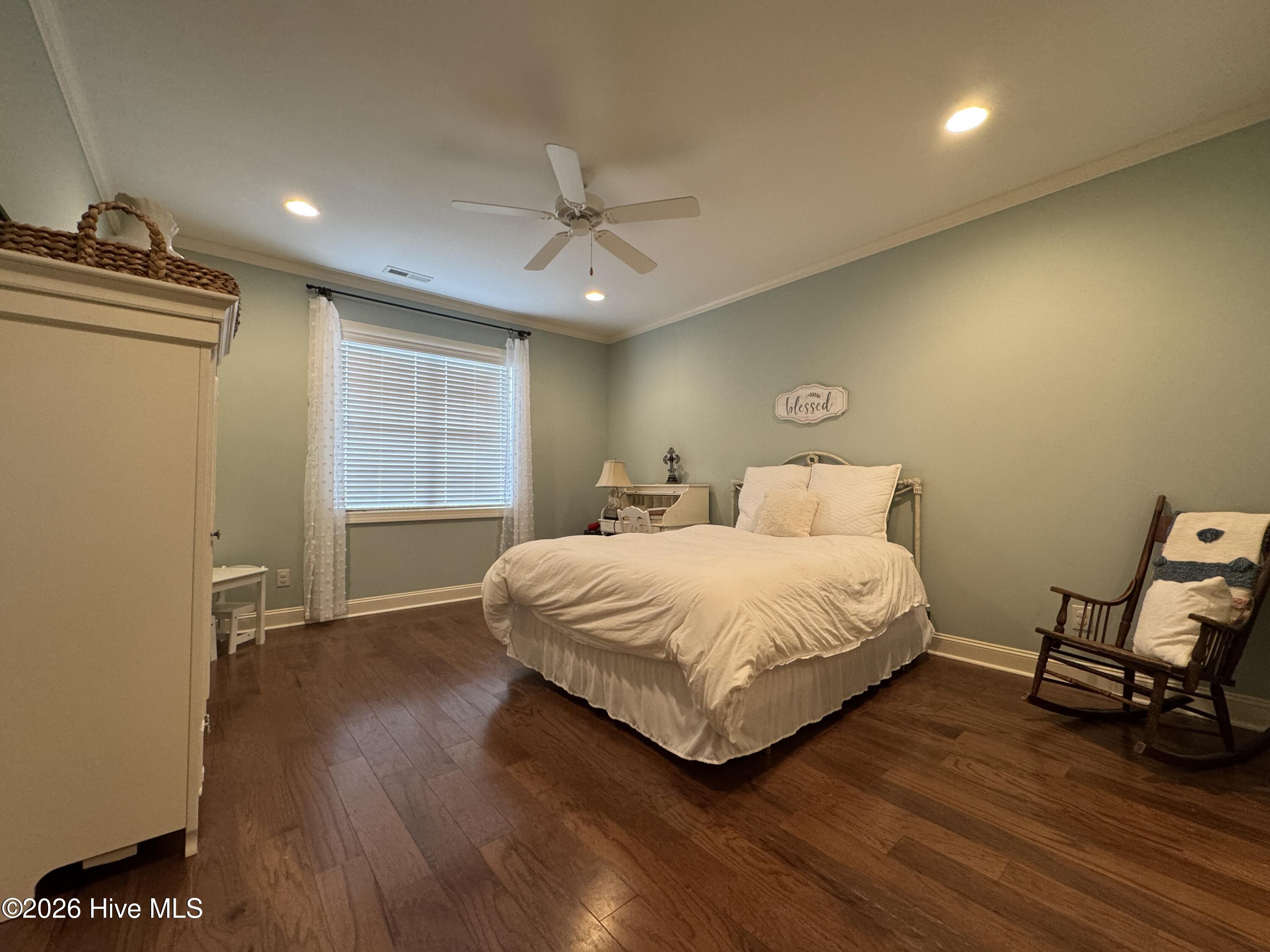 100556490 | Photo 11