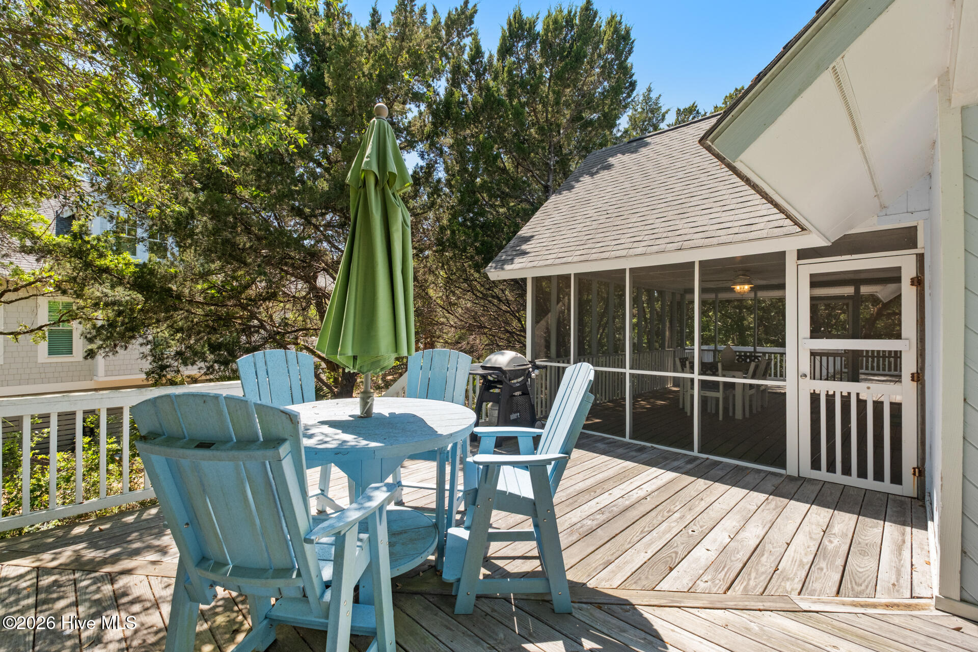 100569244 | Photo 36