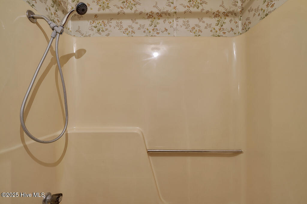 100526038 | Photo 18