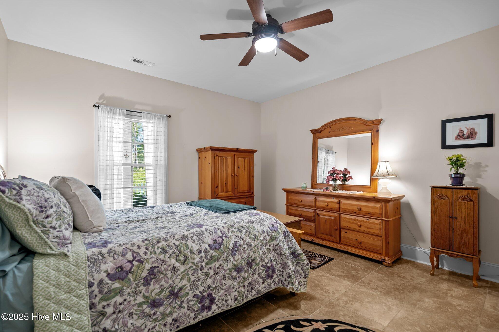 100513091 | Photo 61