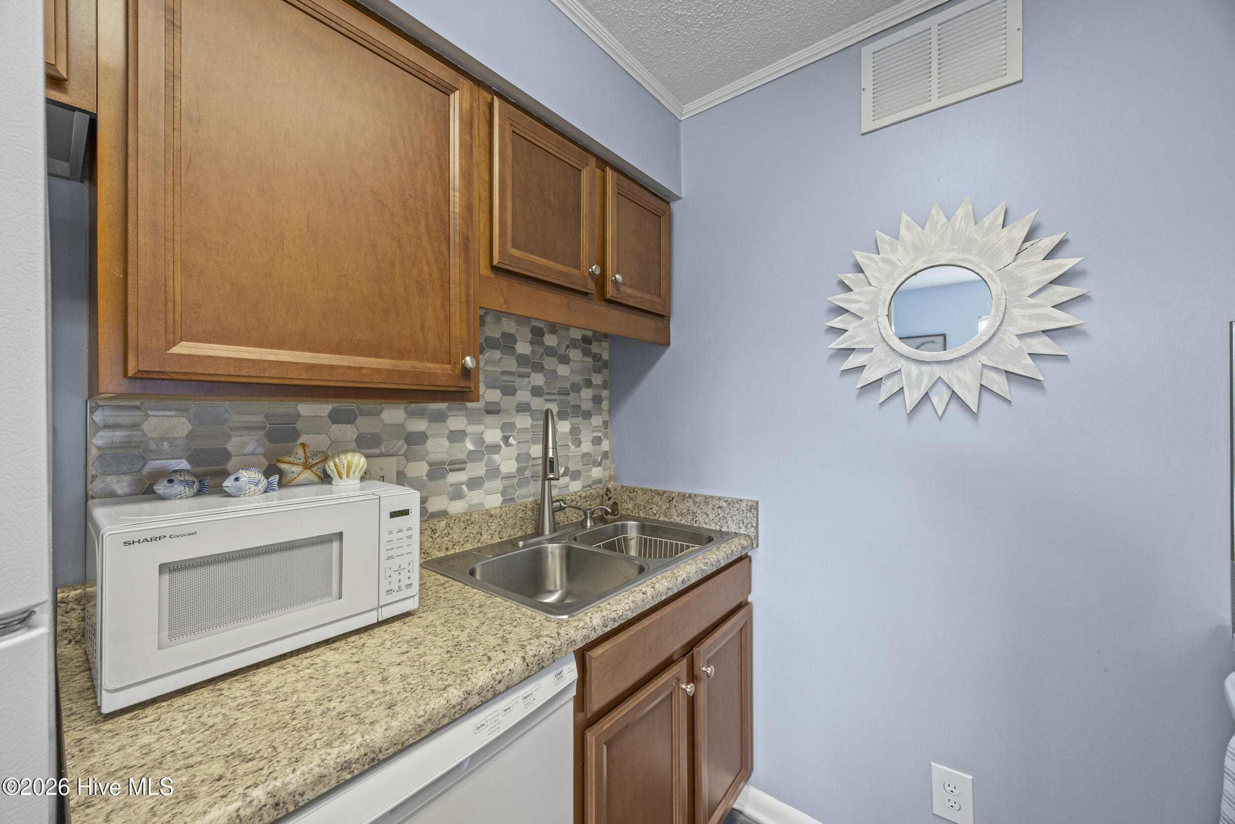 100562612 | Photo 14