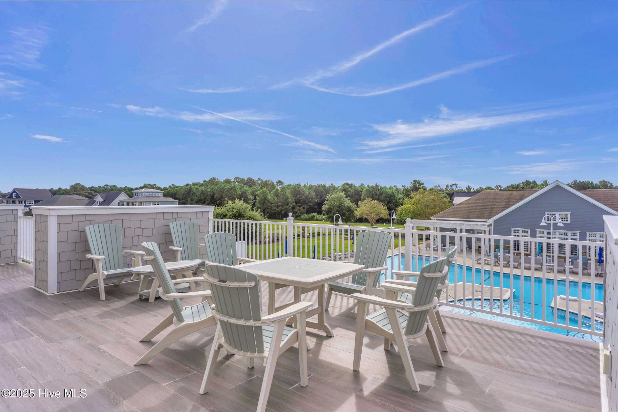 100543268 | Photo 76