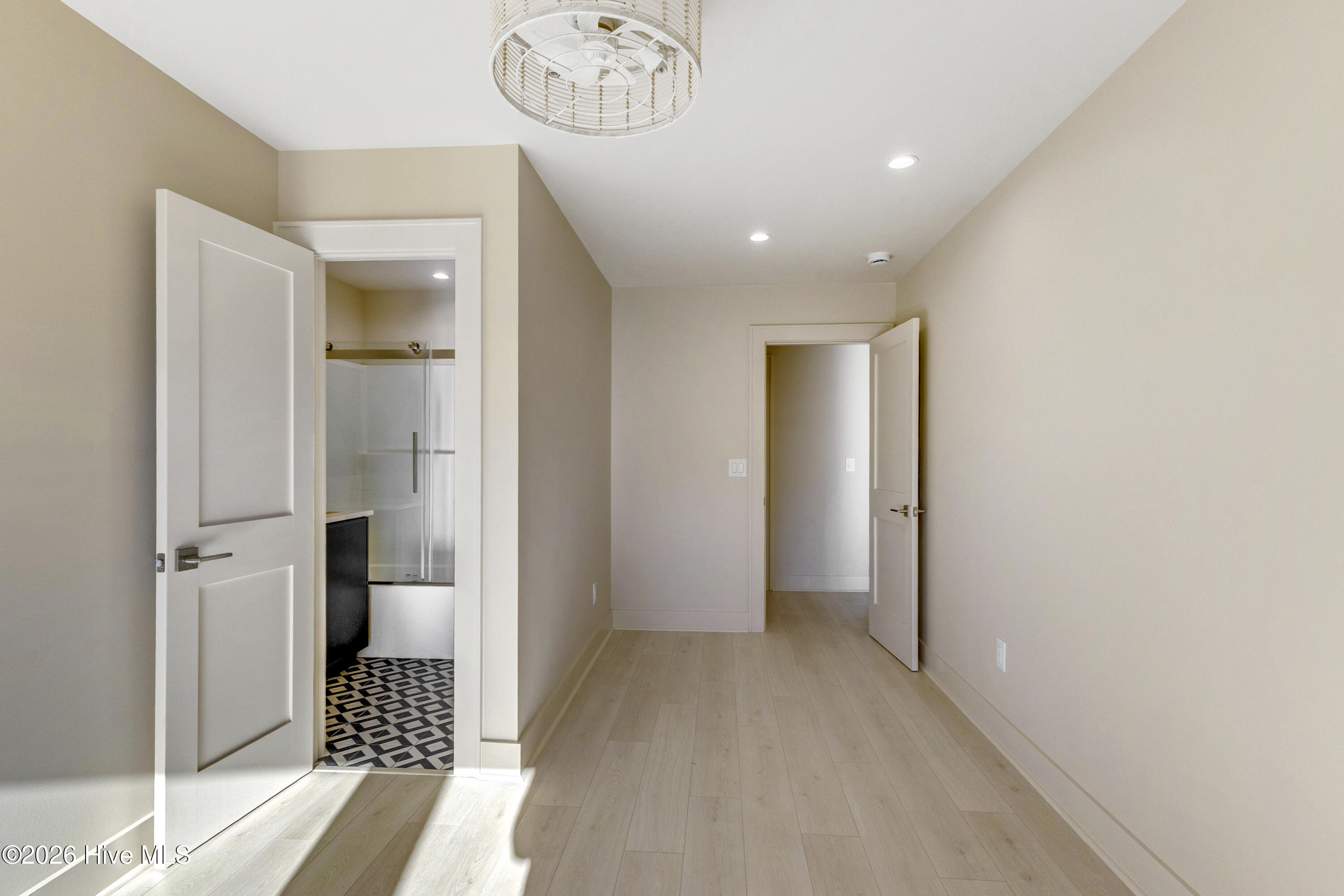 100551953 | Photo 59