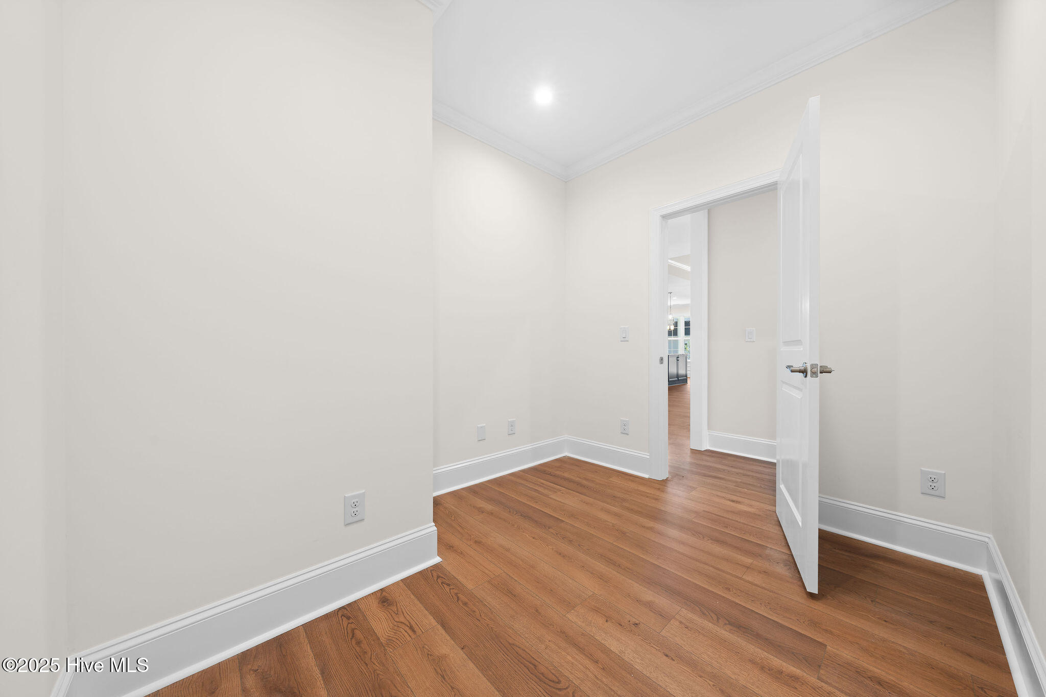 100488997 | Photo 46