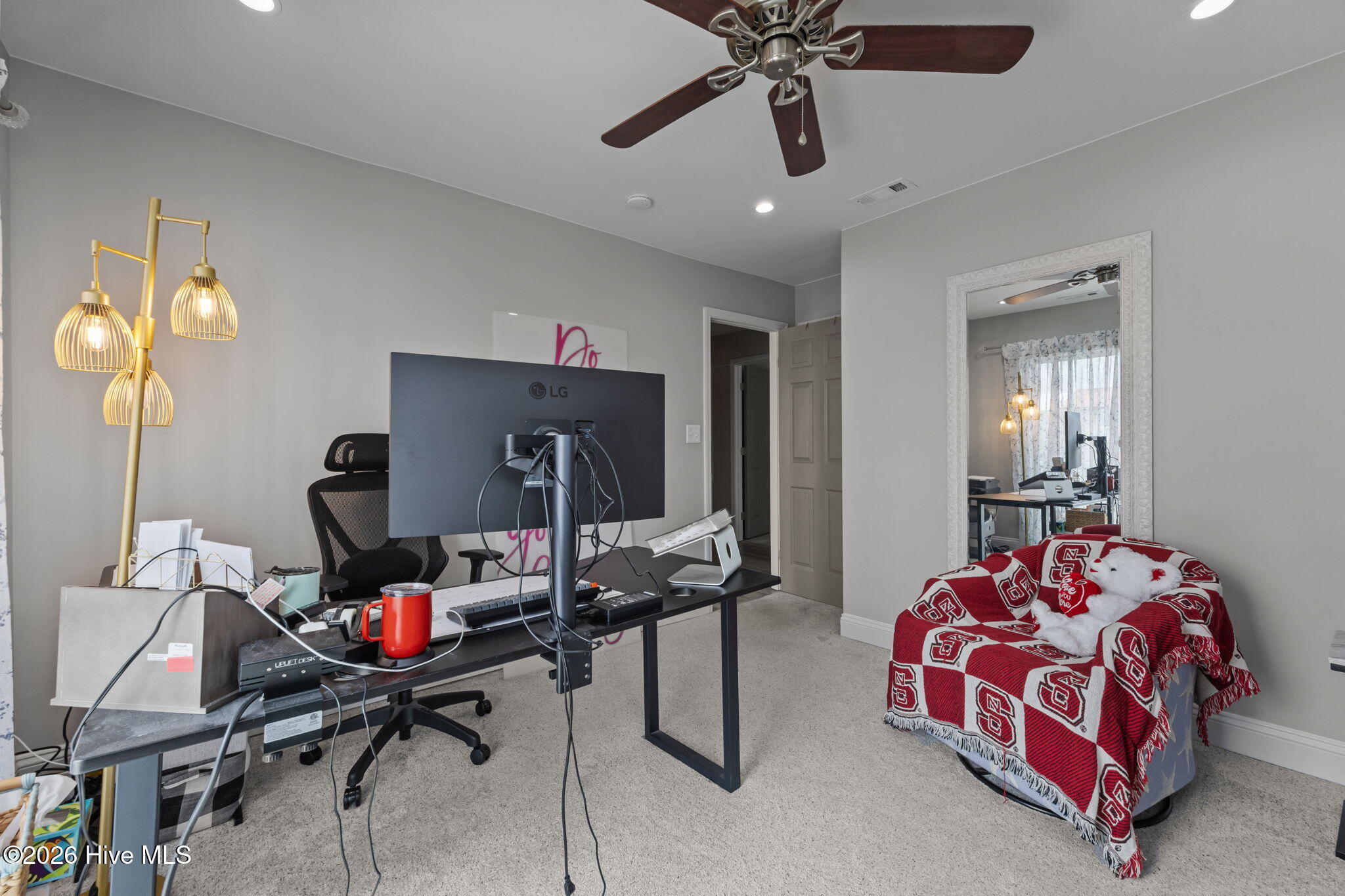 100551213 | Photo 31