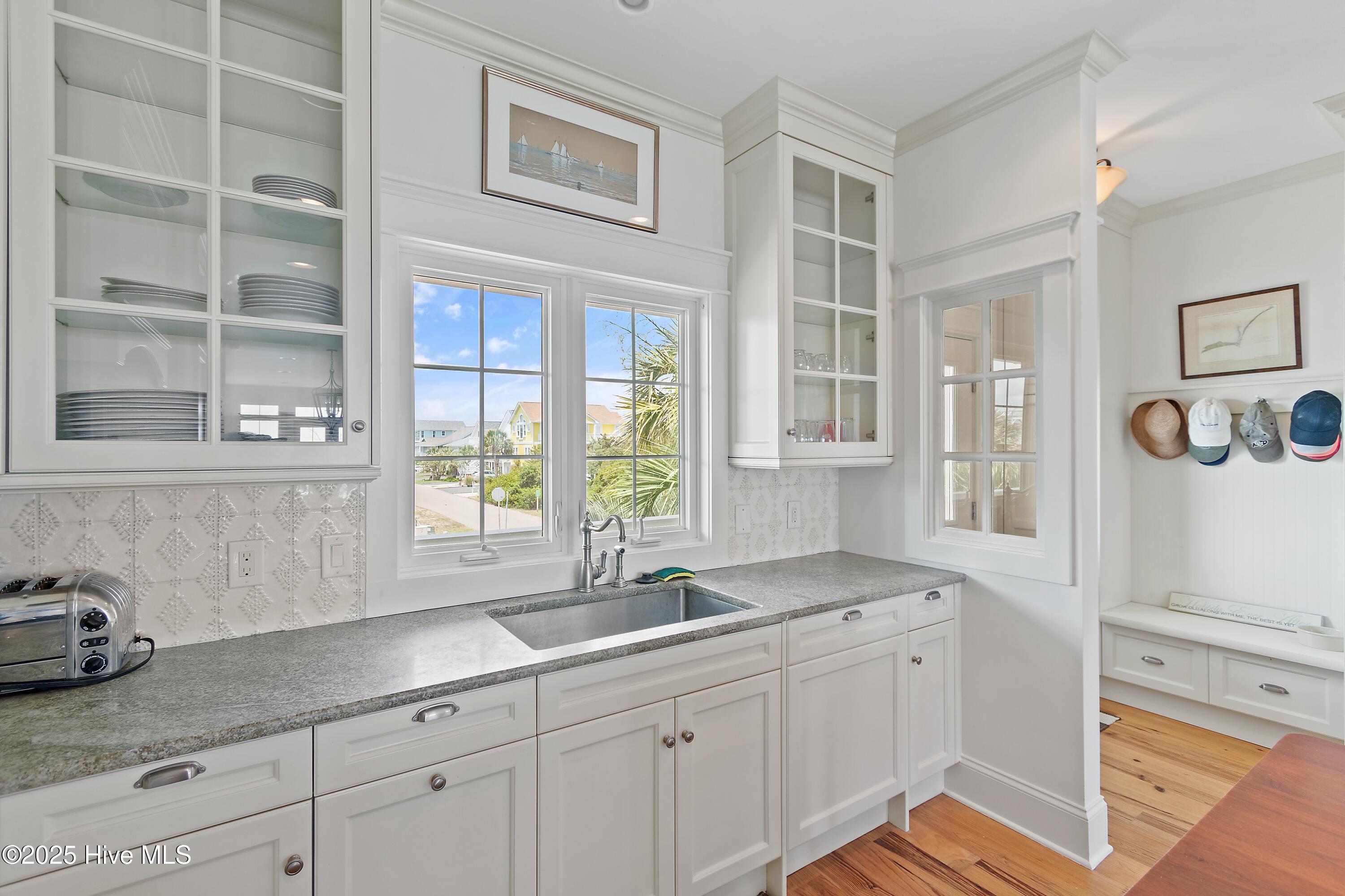 100519693 | Photo 10