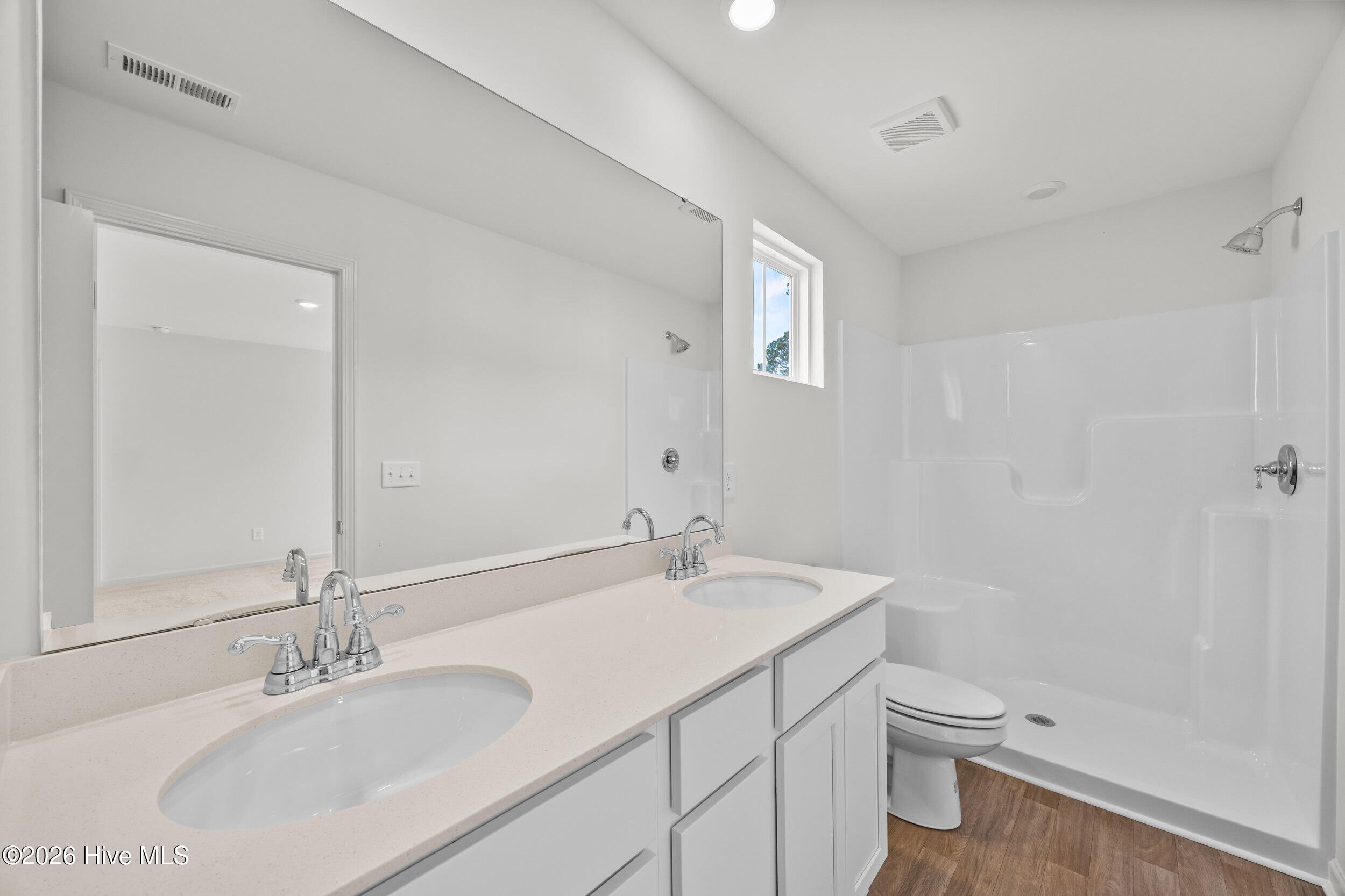 100564983 | Photo 16