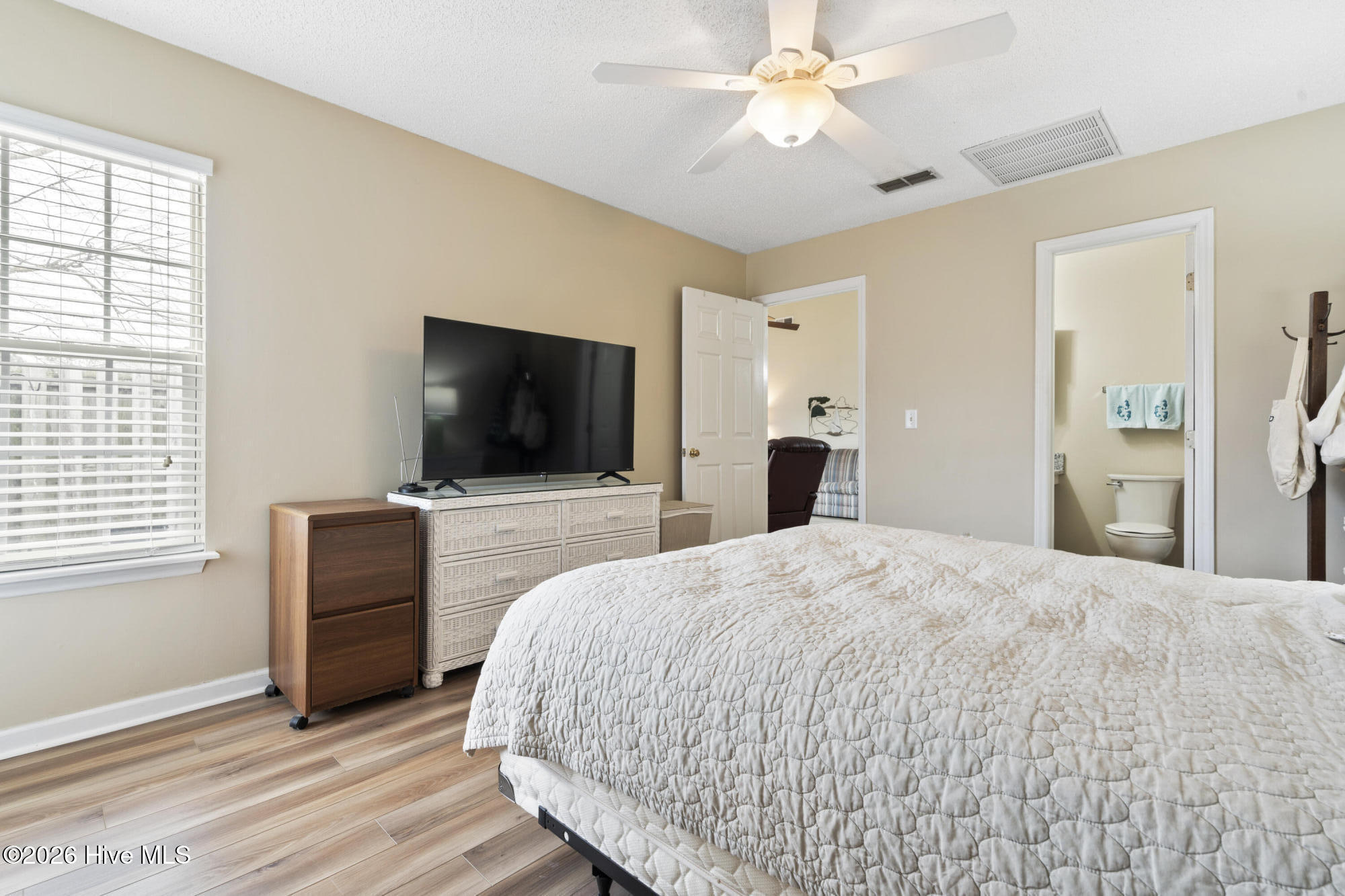 100555625 | Photo 21