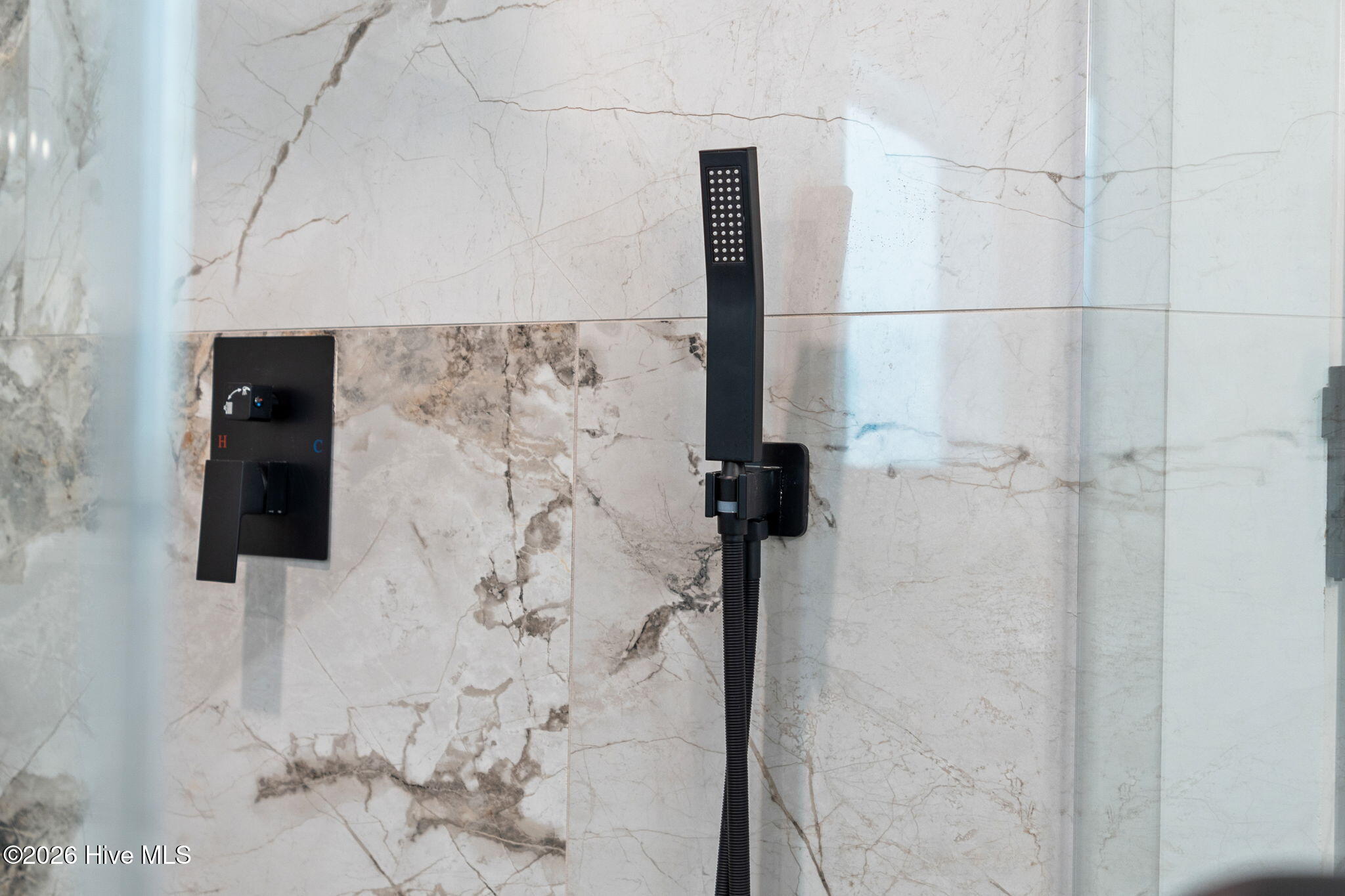 100557701 | Photo 23