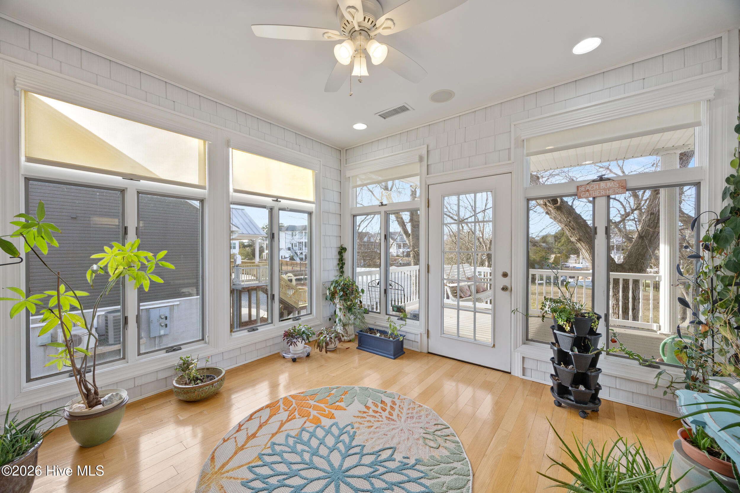 100548931 | Photo 18