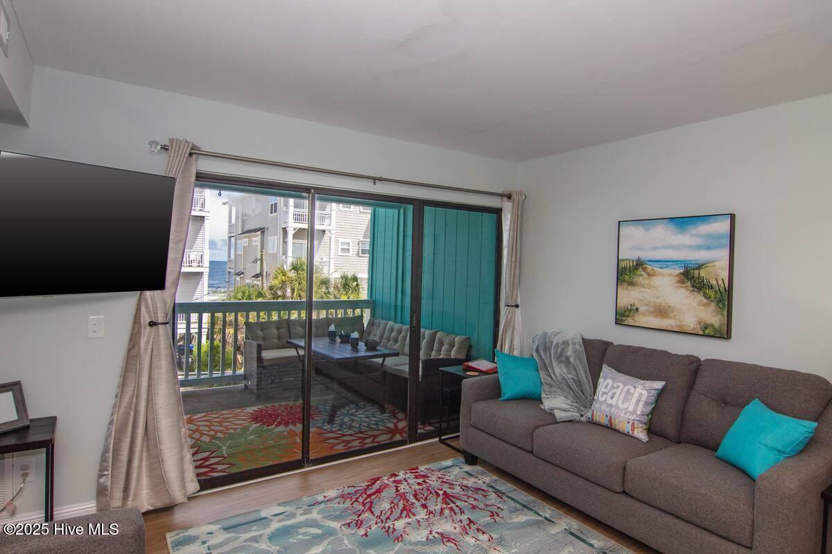 100570277 | Photo 10