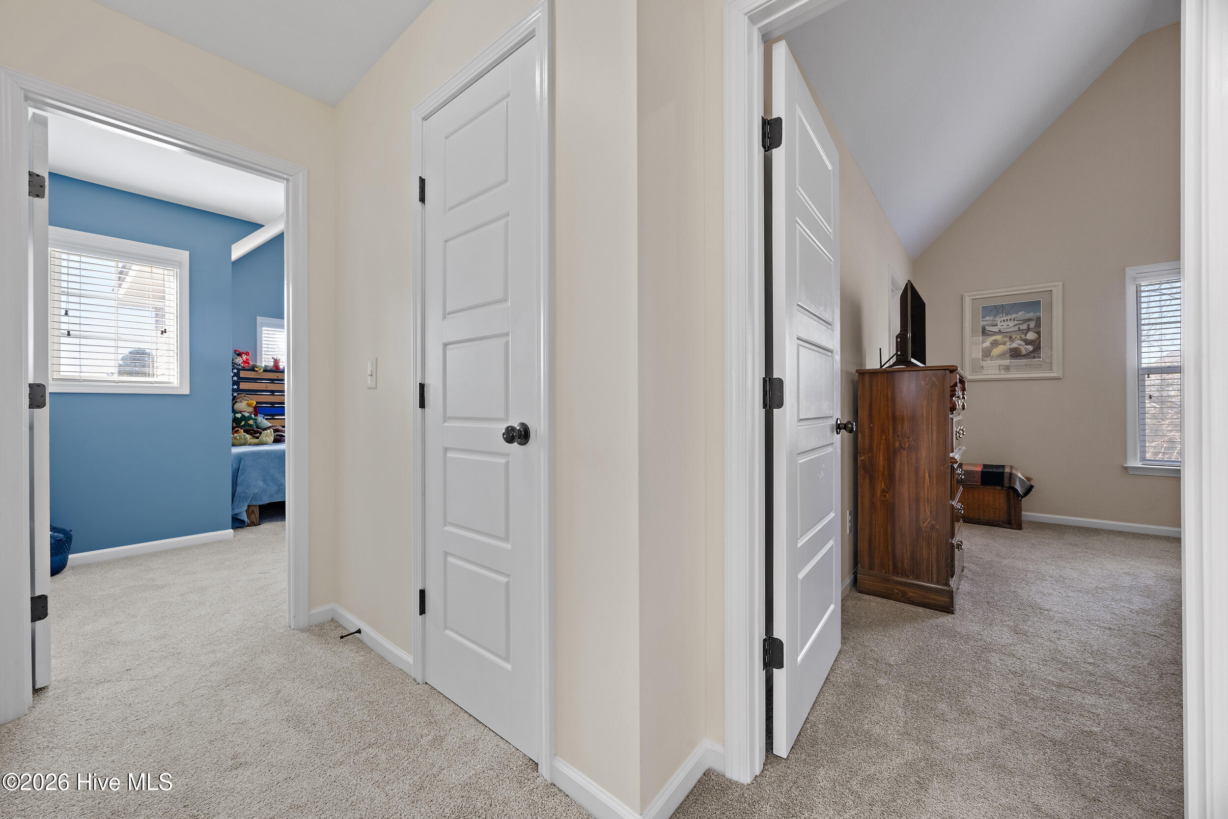 100549248 | Photo 43