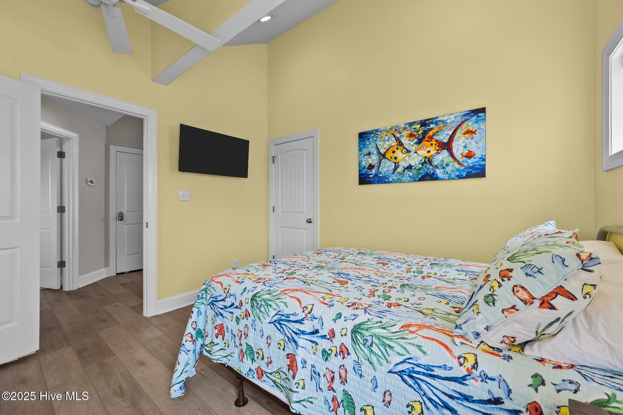 100514915 | Photo 38