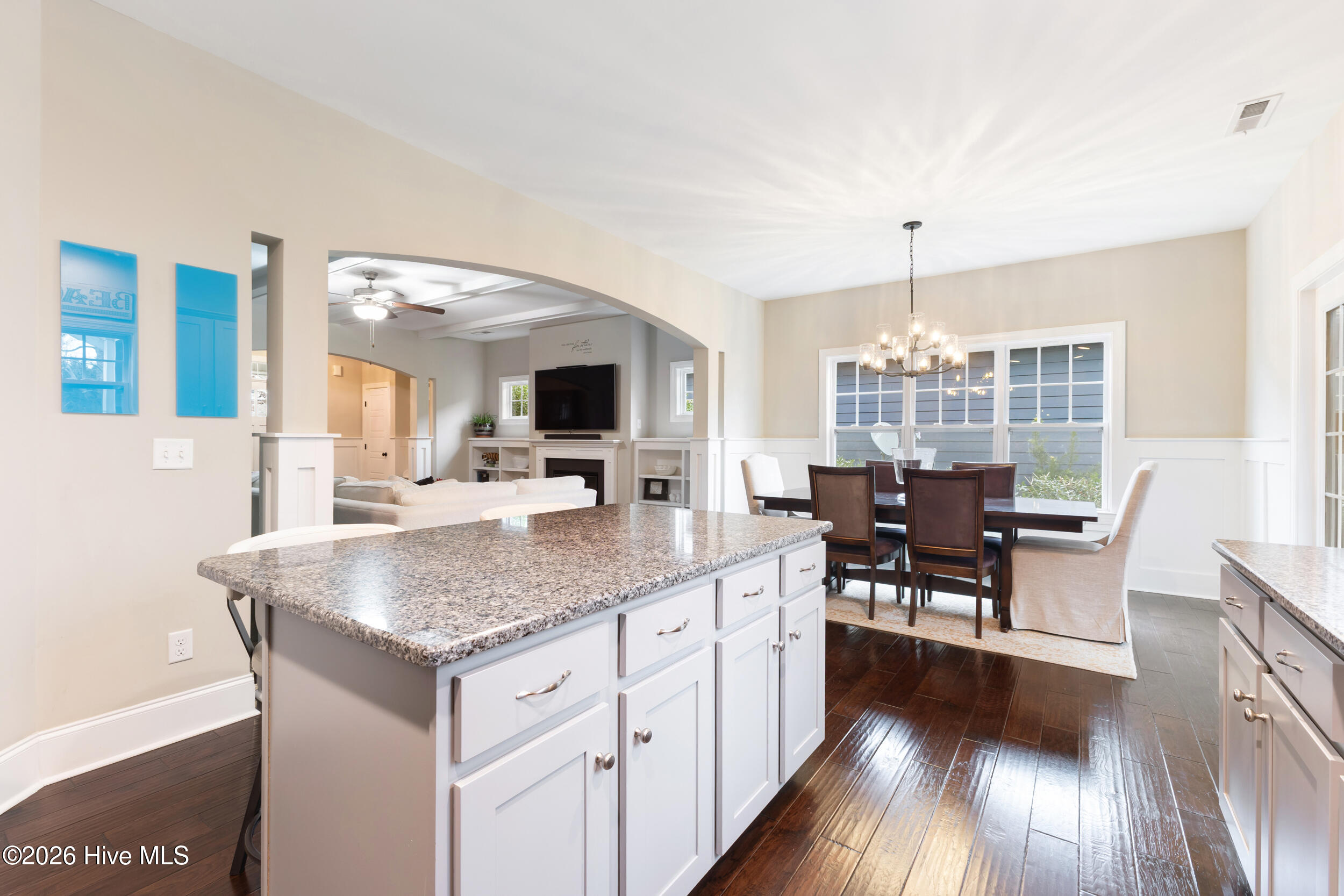 100554071 | Photo 17