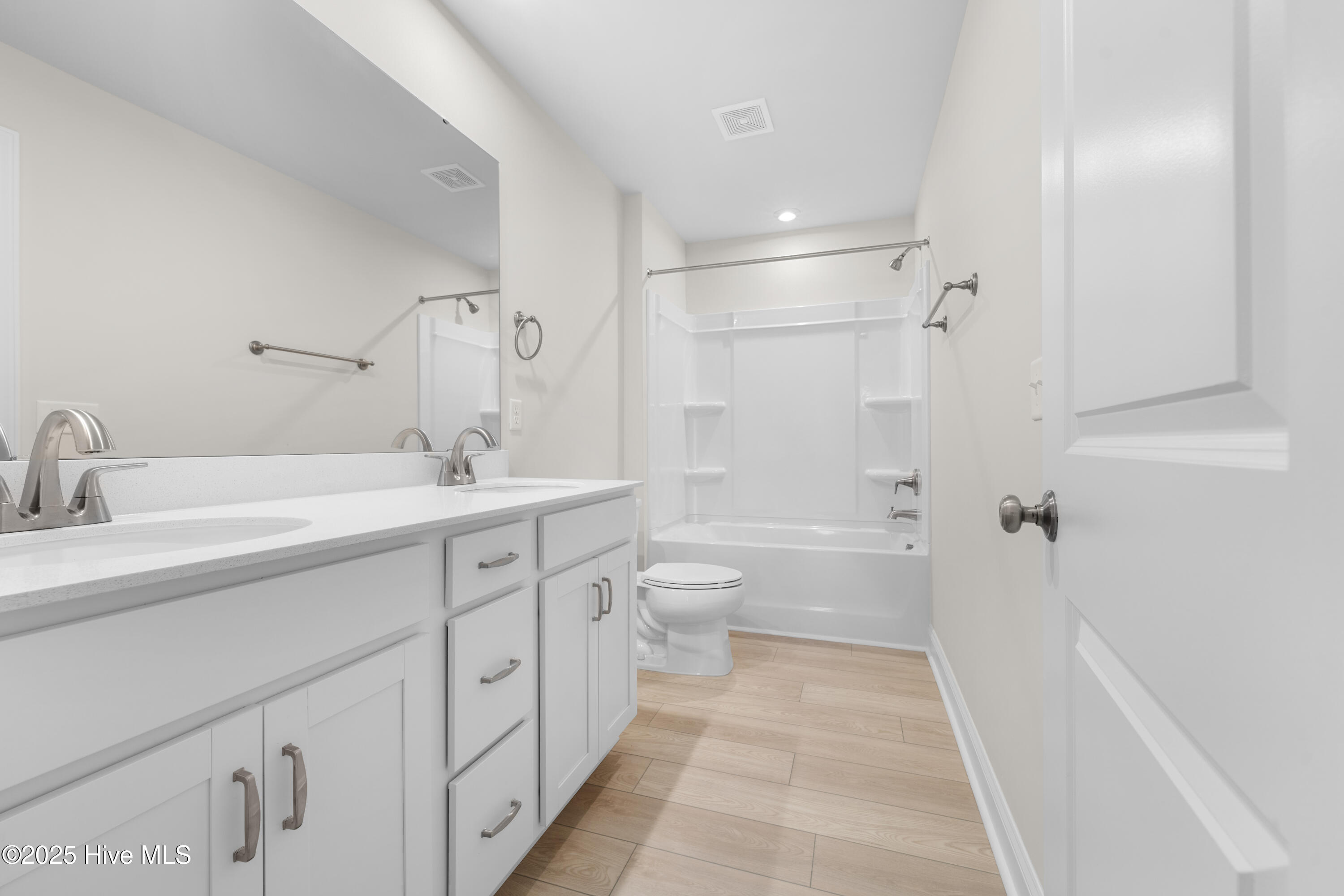 100565958 | Photo 39