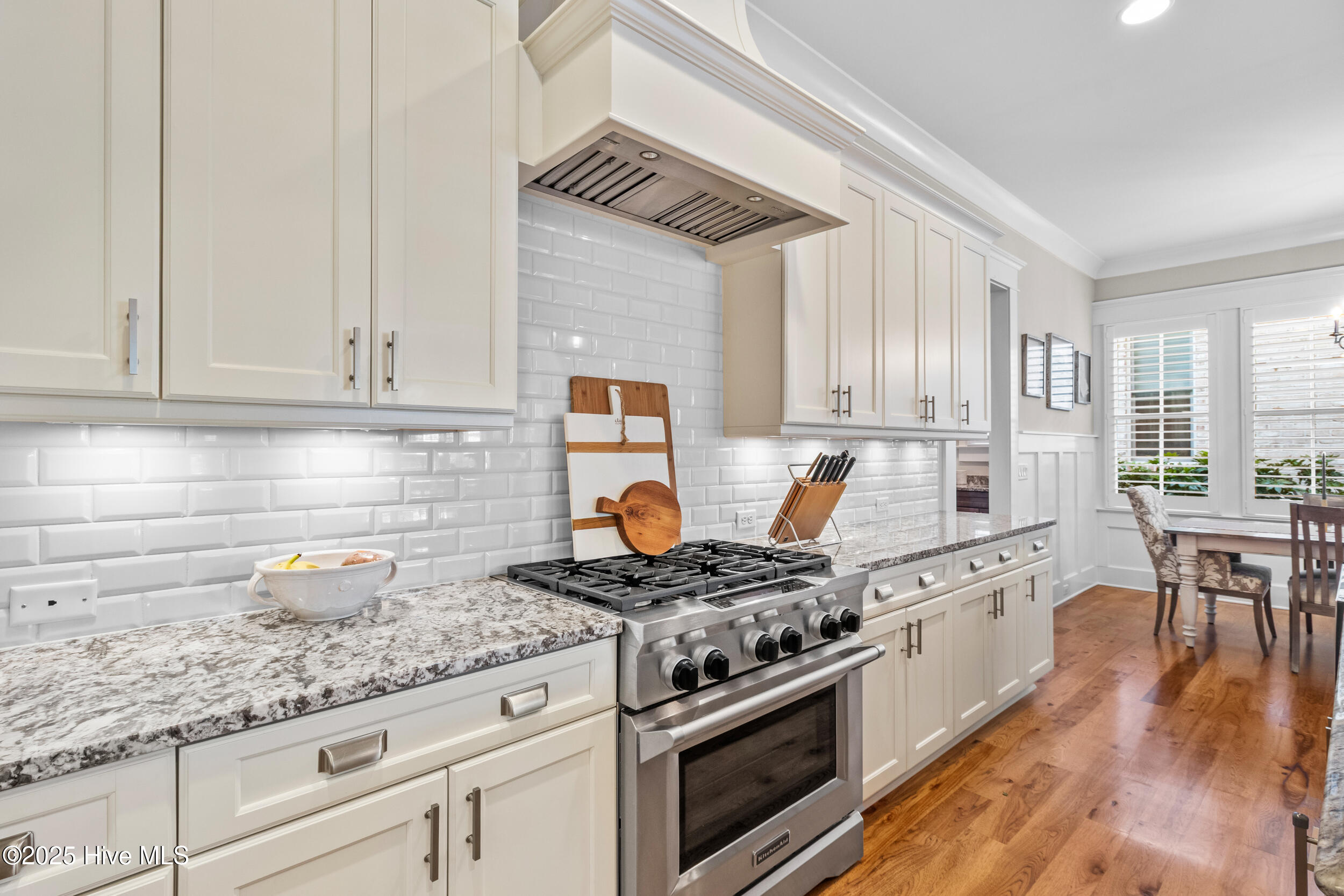 100537766 | Photo 12