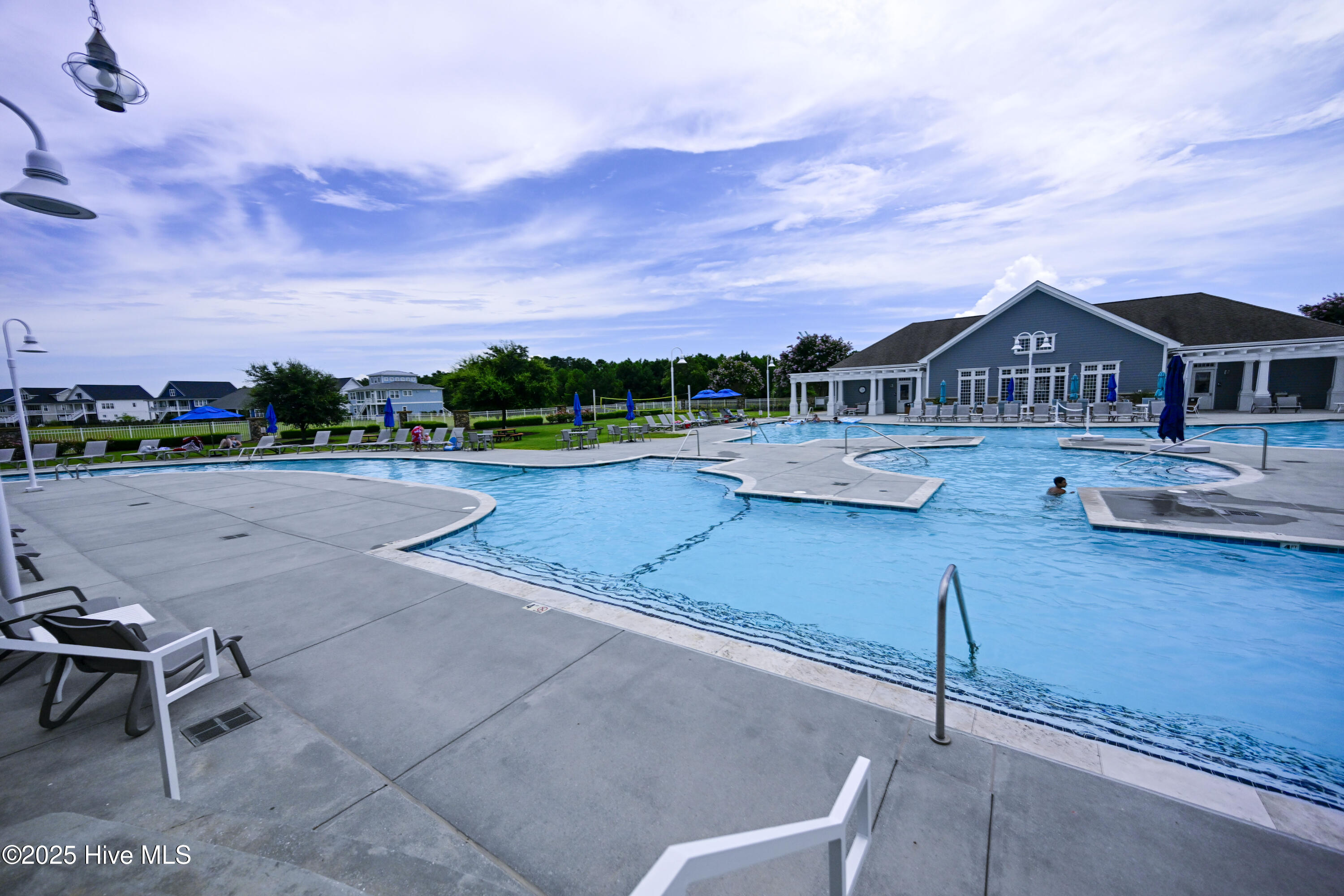 100523770 | Photo 75