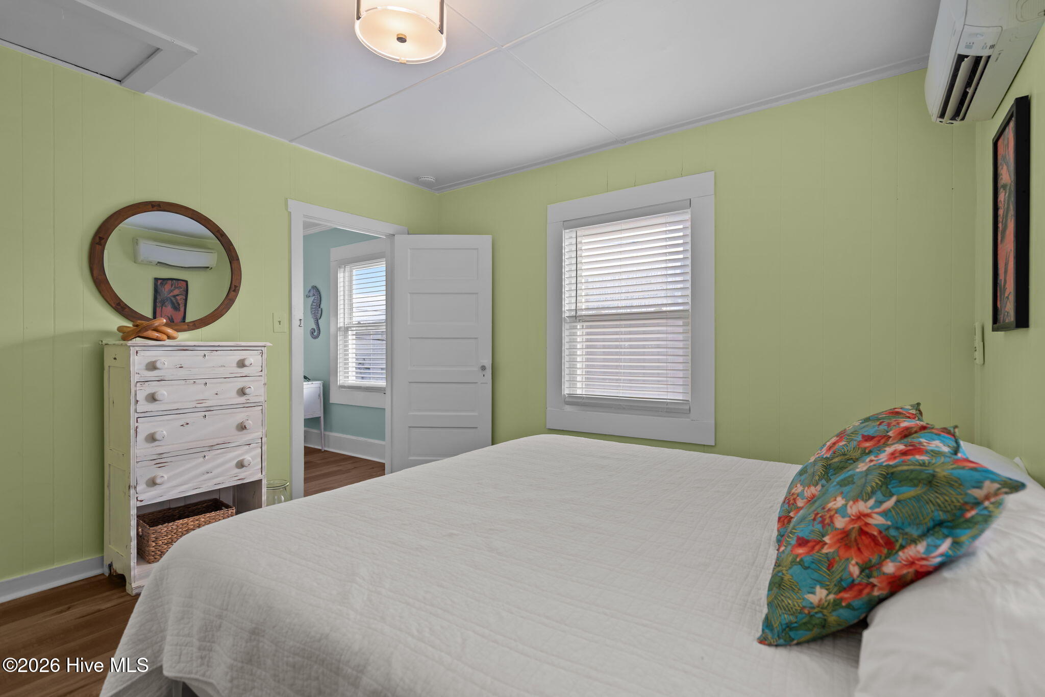 100552359 | Photo 22