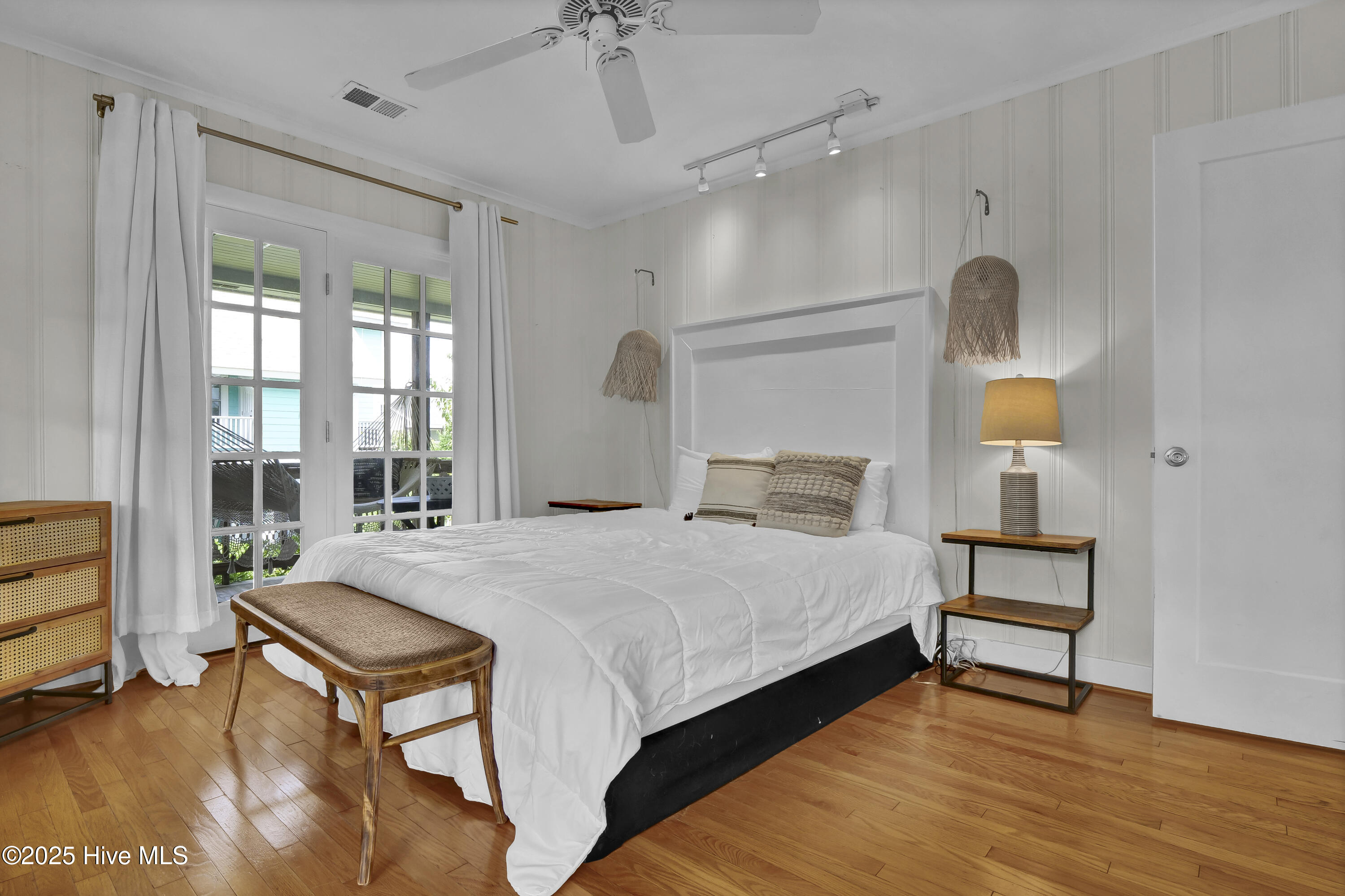 100524667 | Photo 21