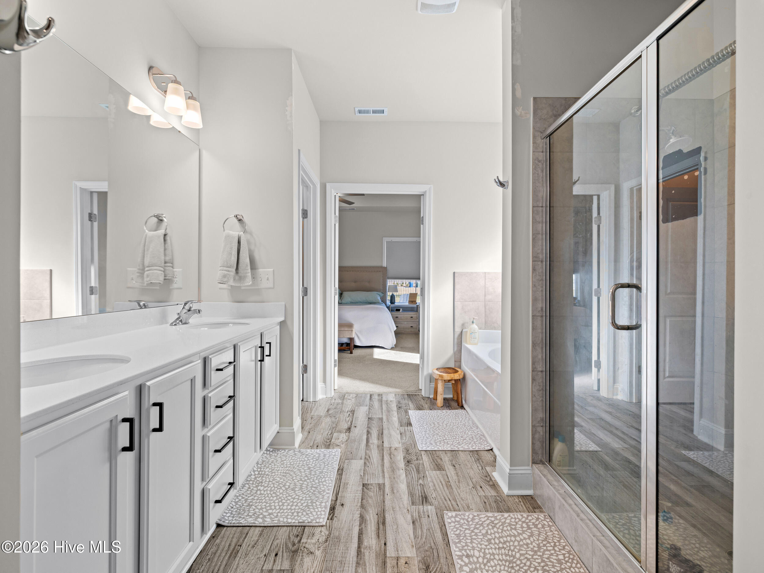 100565919 | Photo 42