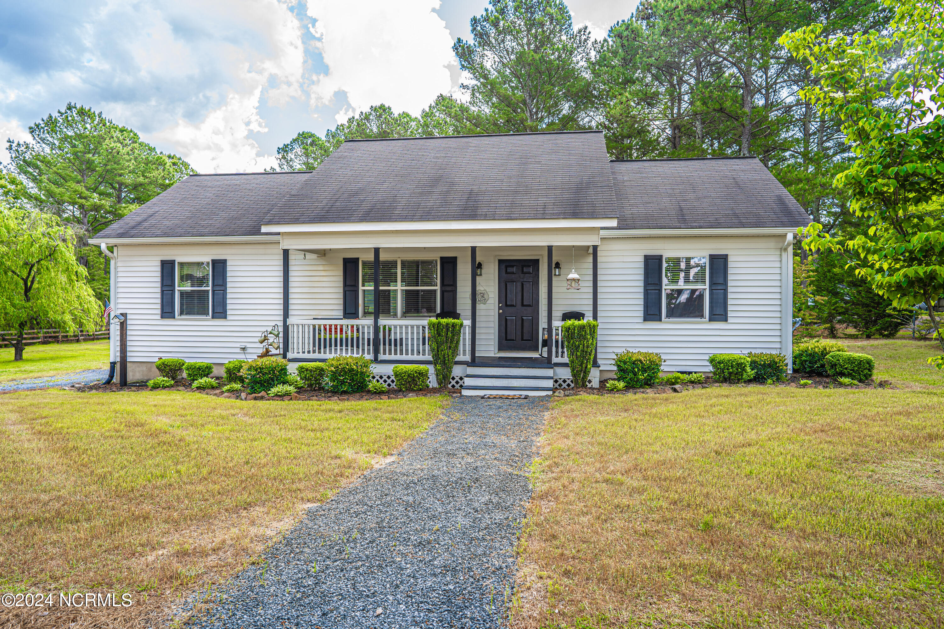 Homes for sale in Southern Pines, NC | 130 Martin Trl, Southern Pines, NC 28387 | MLS# 100519990