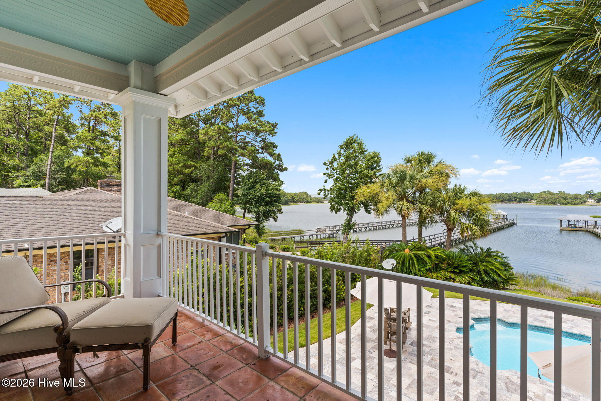 100554709 | Photo 61