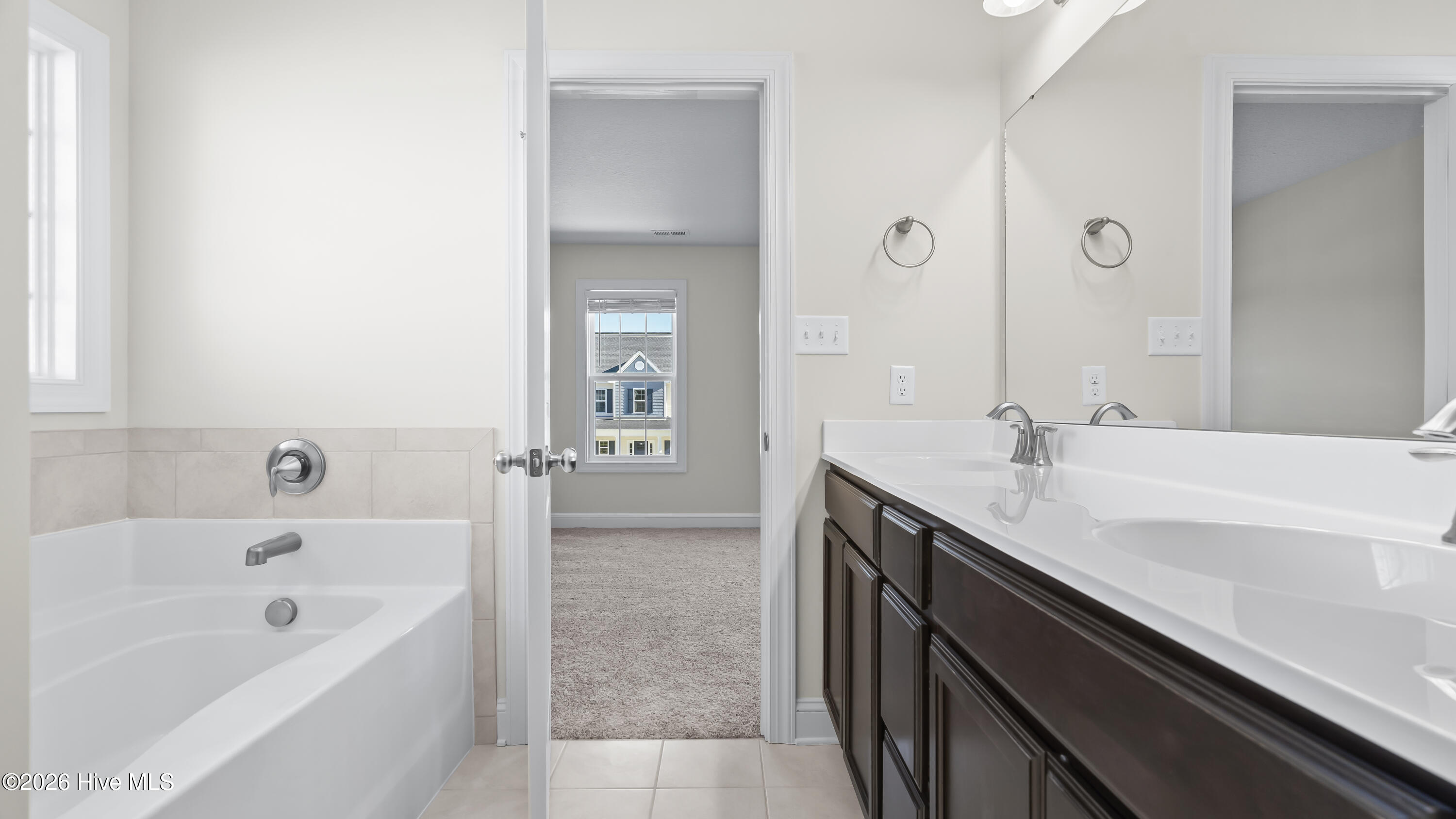 100563871 | Photo 24