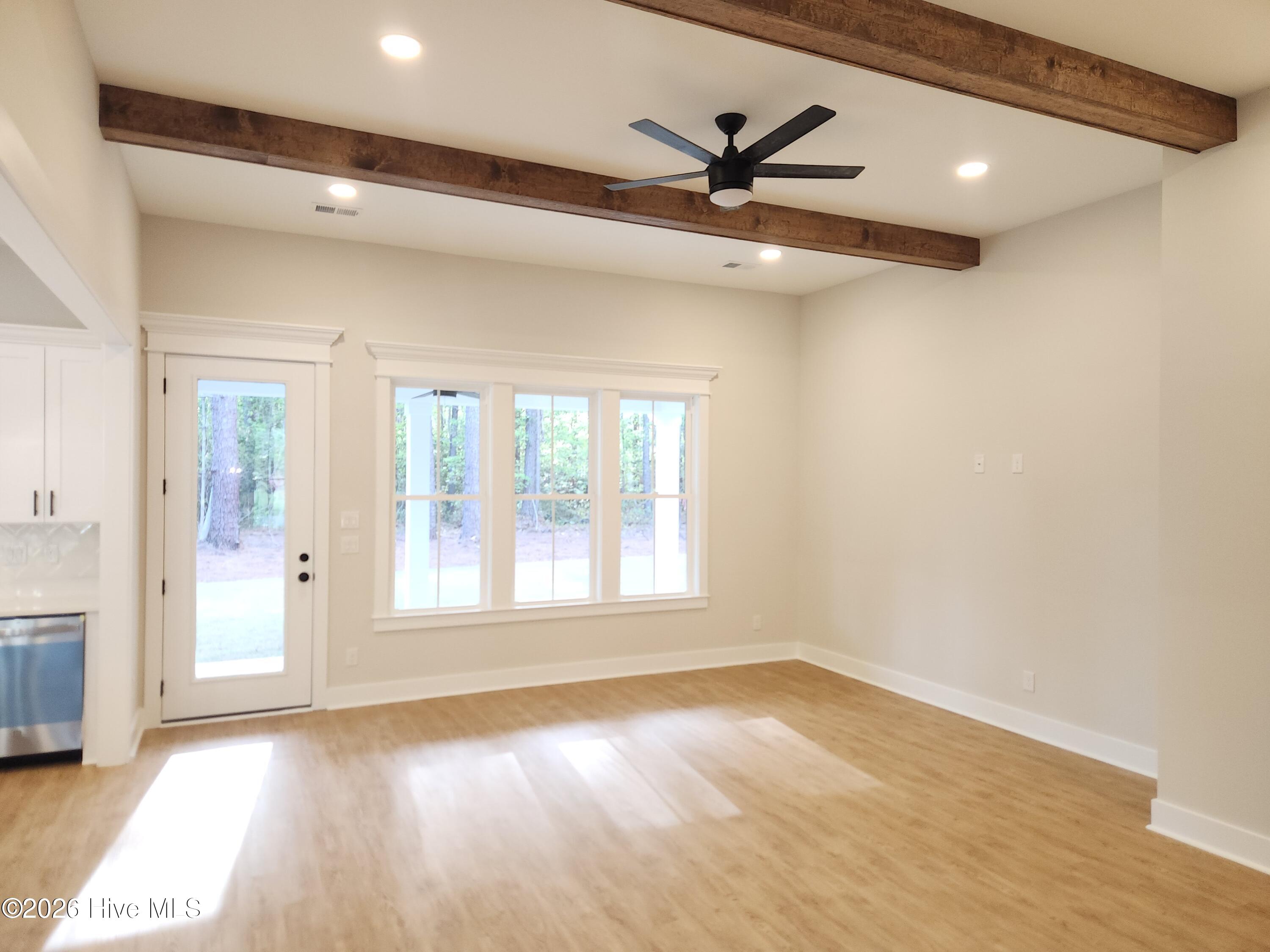 100566196 | Photo 14