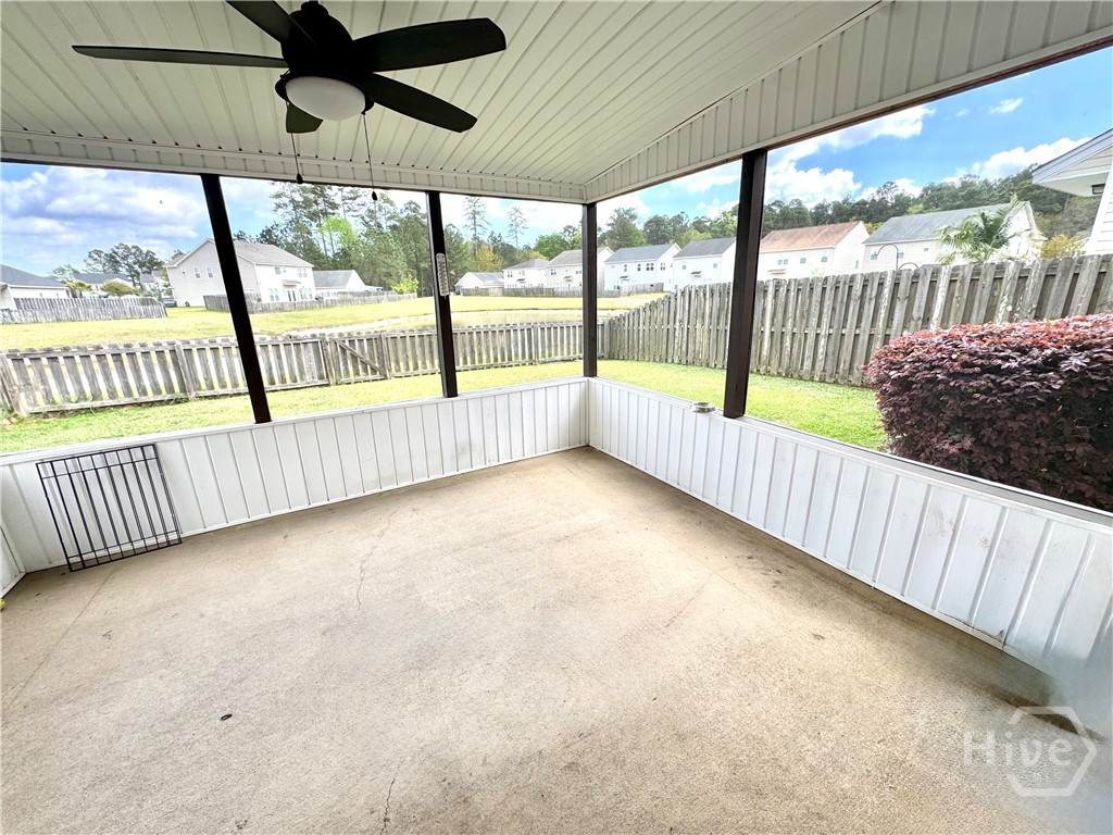 Screened In Porch Over Looking Yard and Lagoon