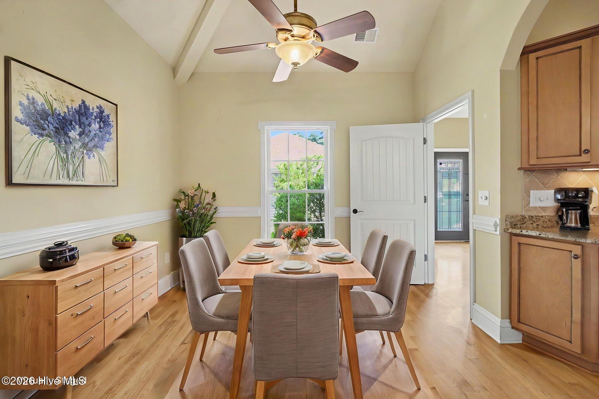 100584112 | Photo 19