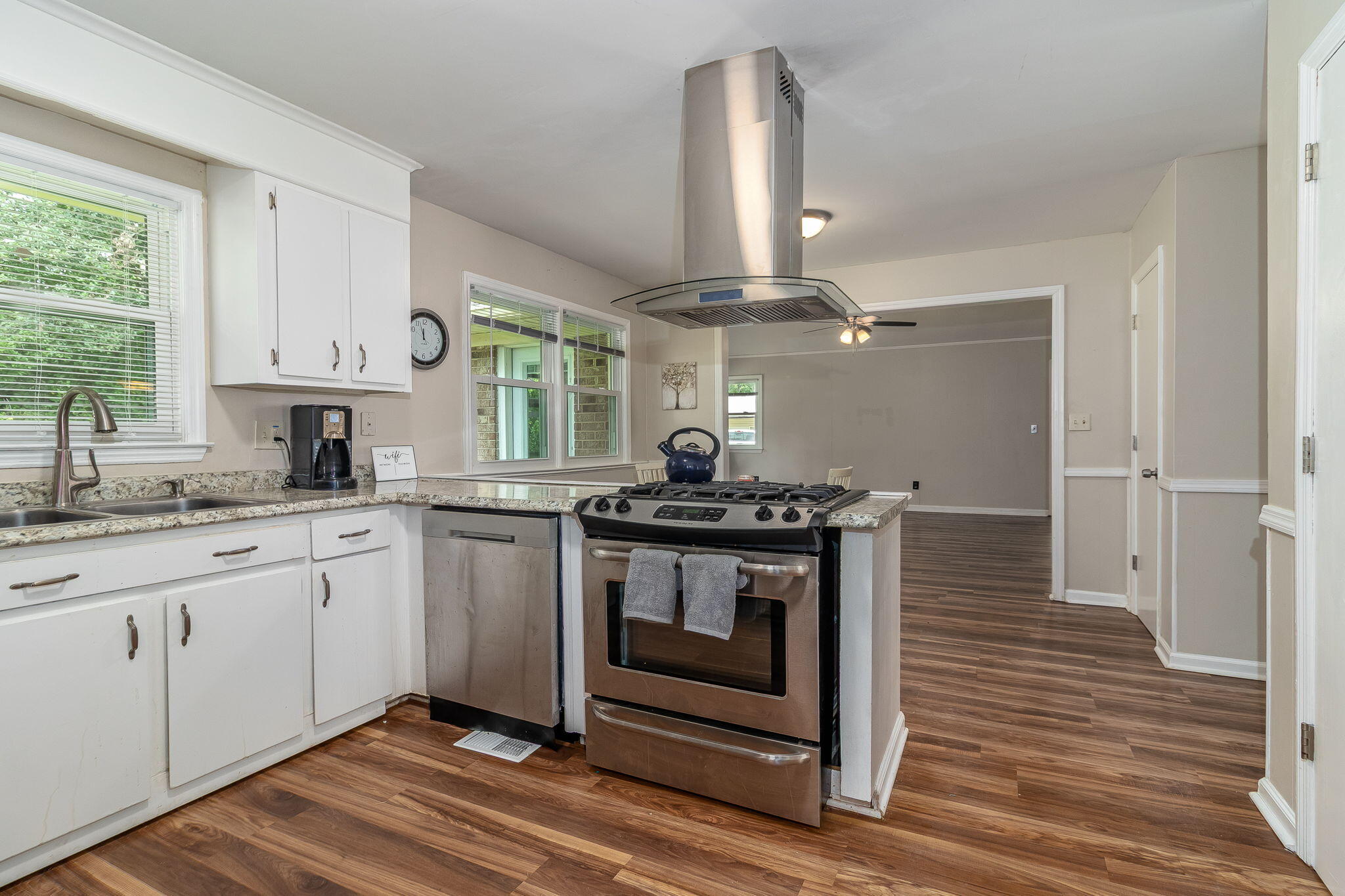 20-web-or-mls-105 DRESDEN DR A©--25