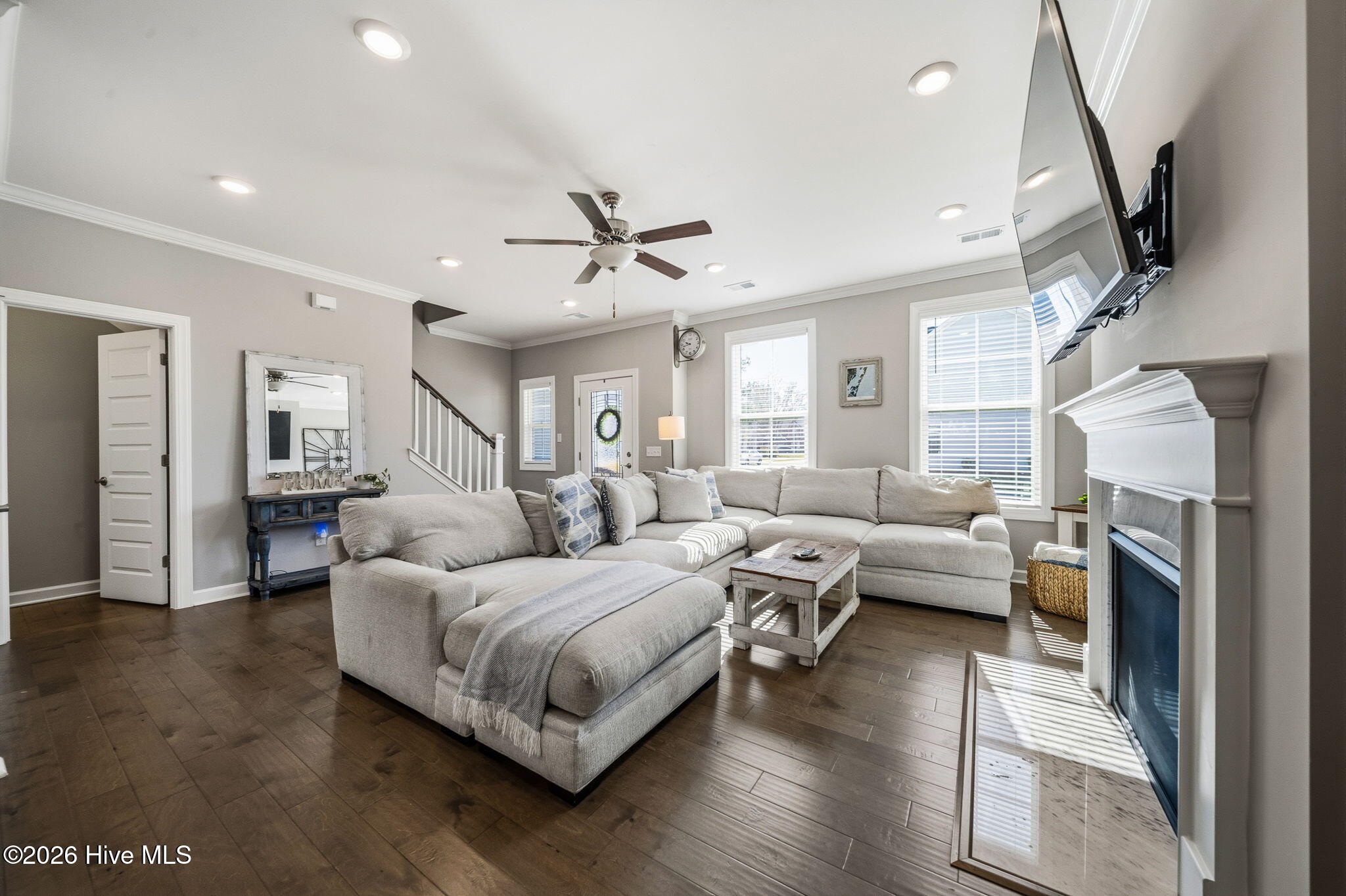 100563185 | Photo 10