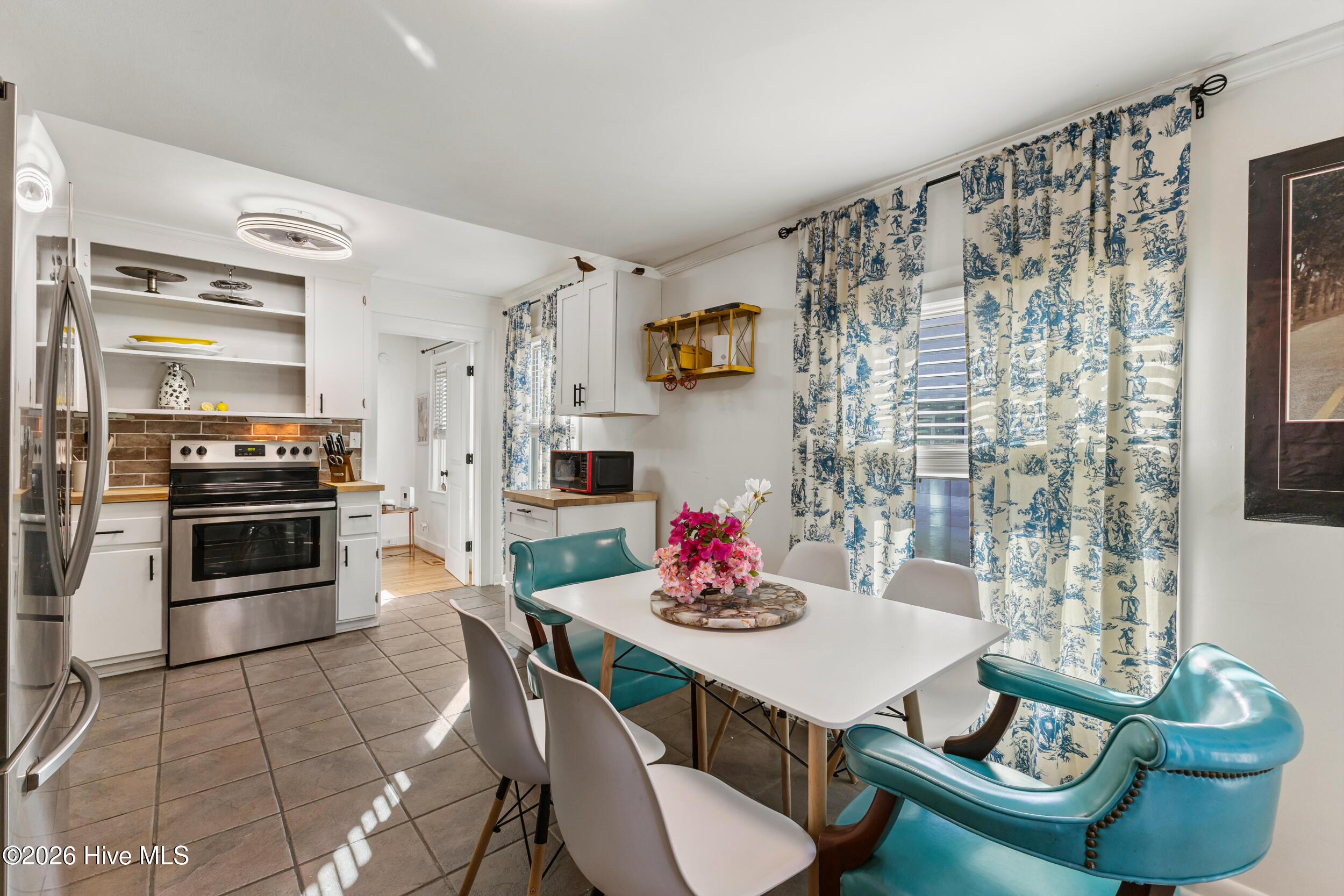 100567073 | Photo 13