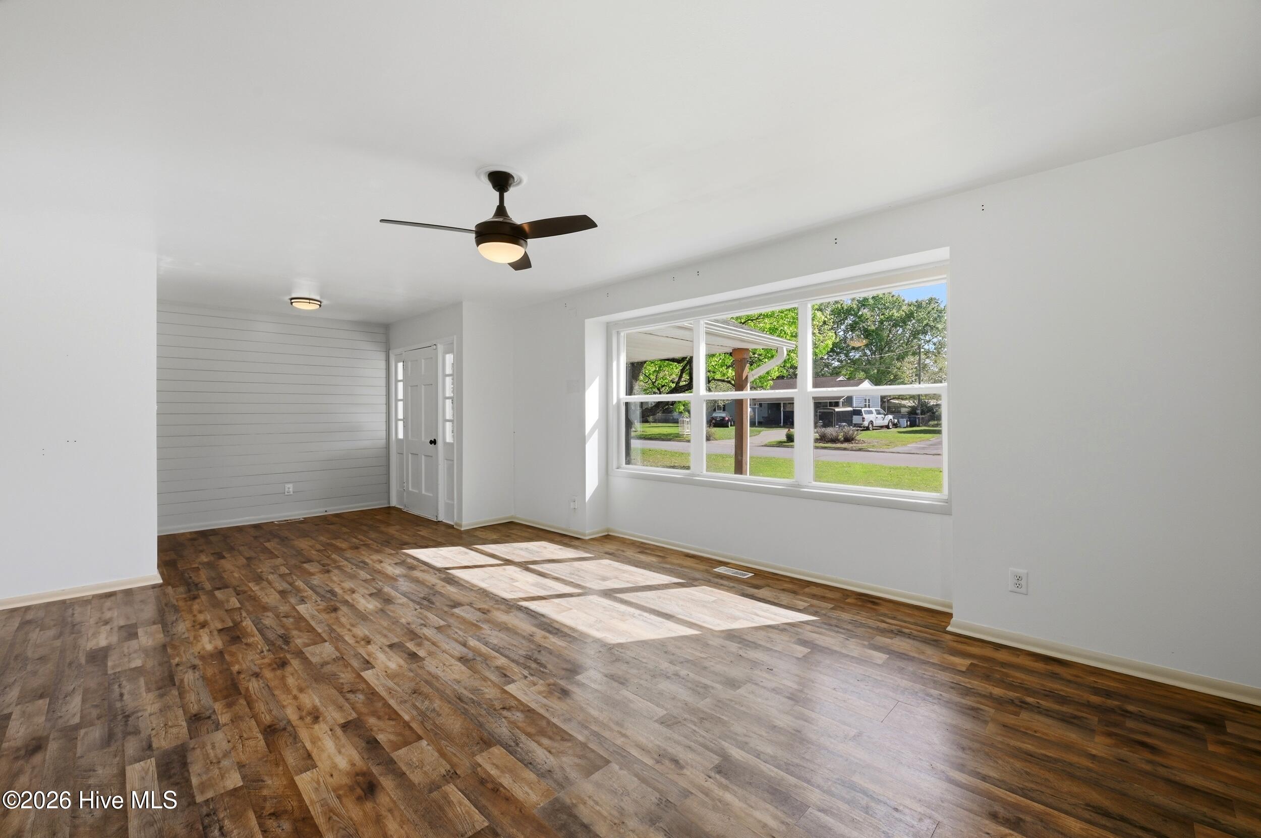 100566125 | Photo 11