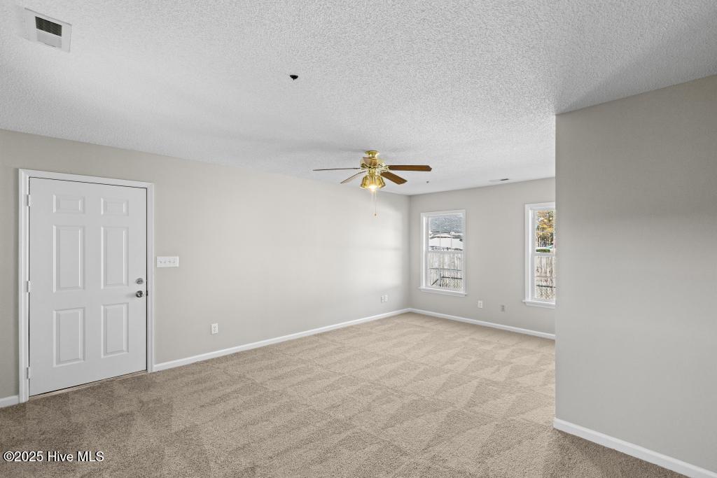 100546857 | Photo 23