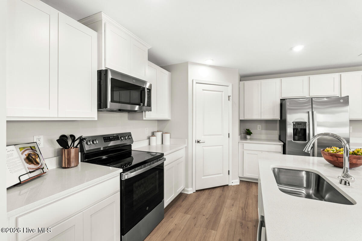 100564045 | Photo 15