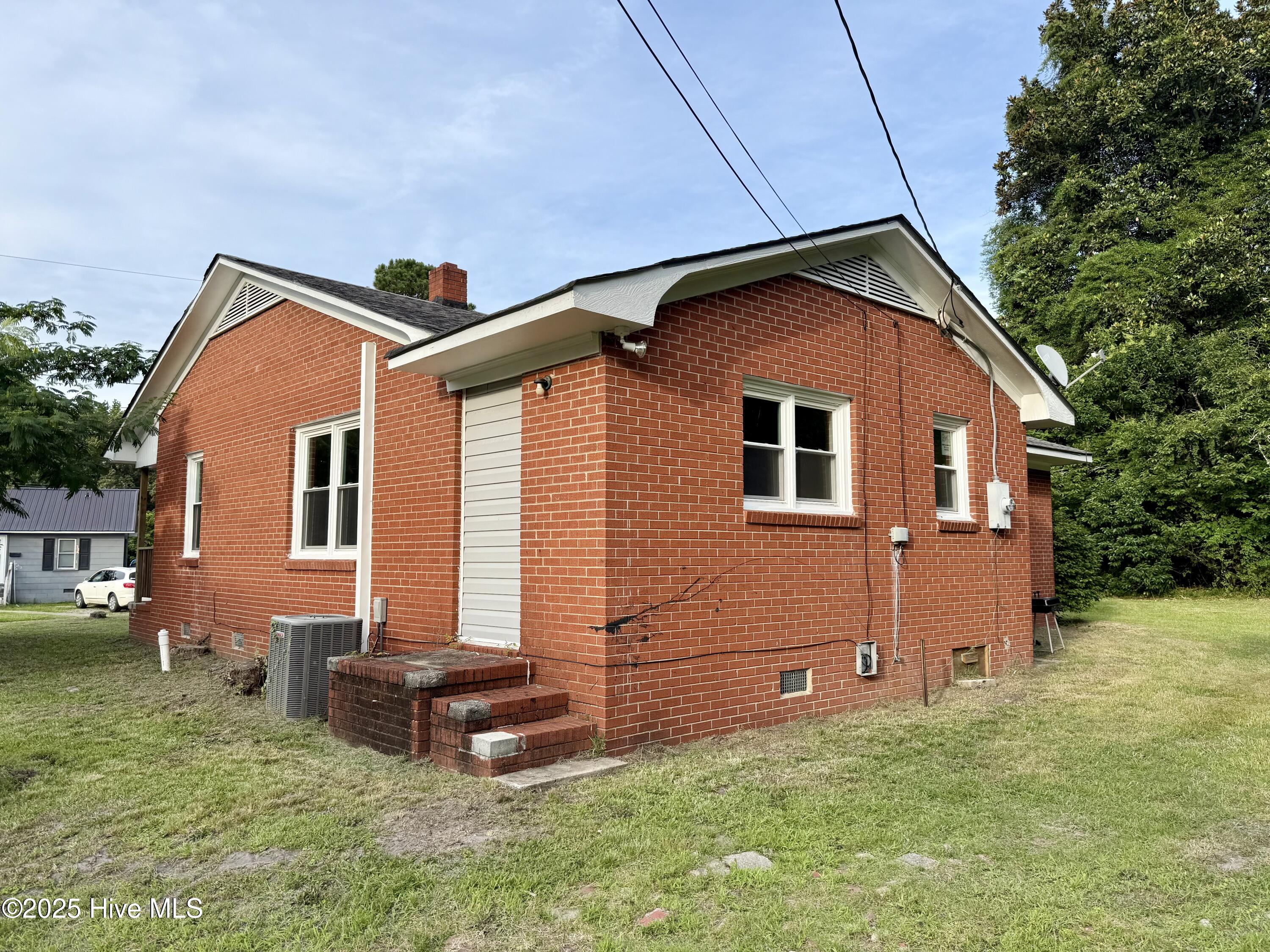 Homes for sale in Williamston, NC | 105 Rhodes St, Williamston, NC 27892 | MLS# 100519871