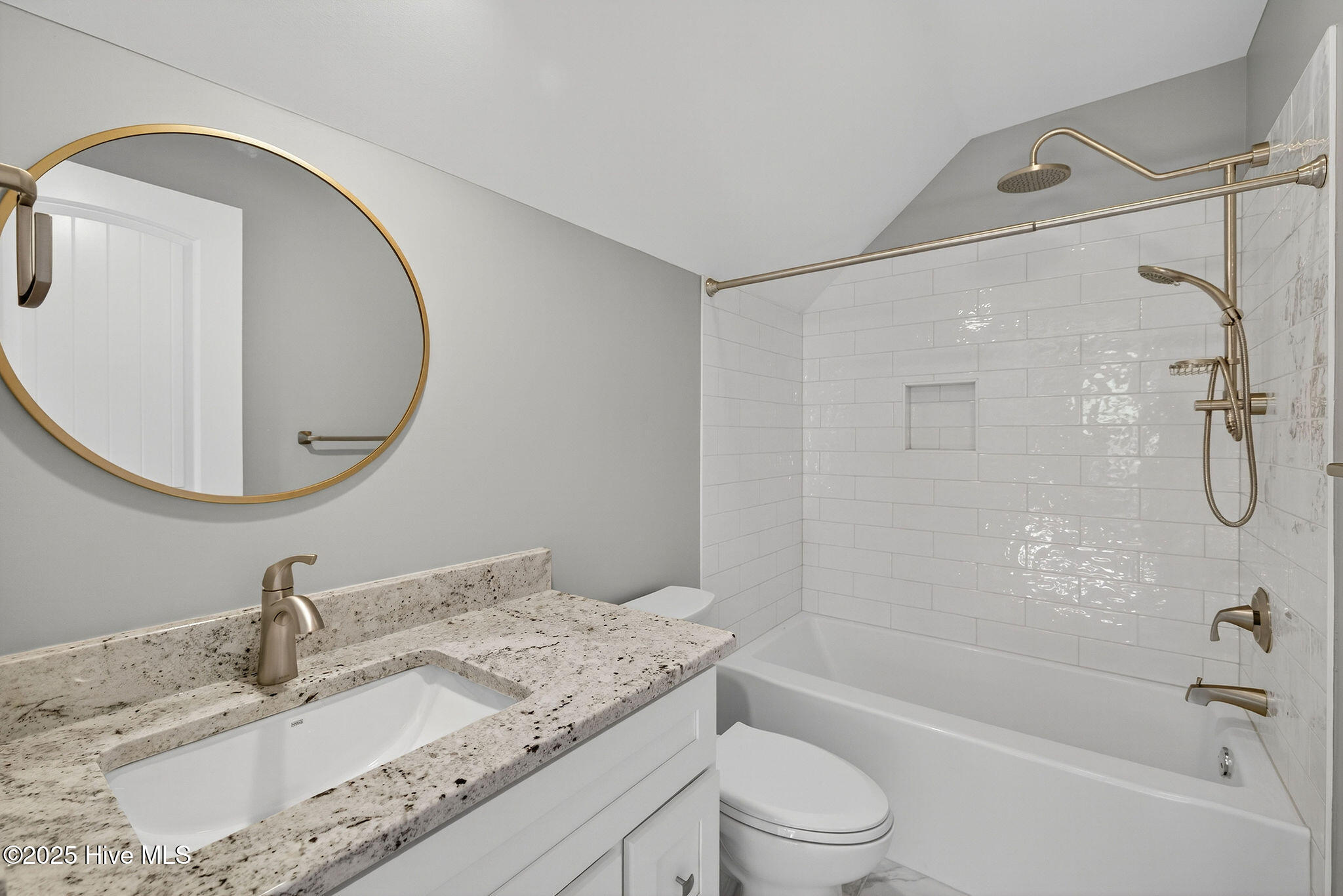 100535403 | Photo 41